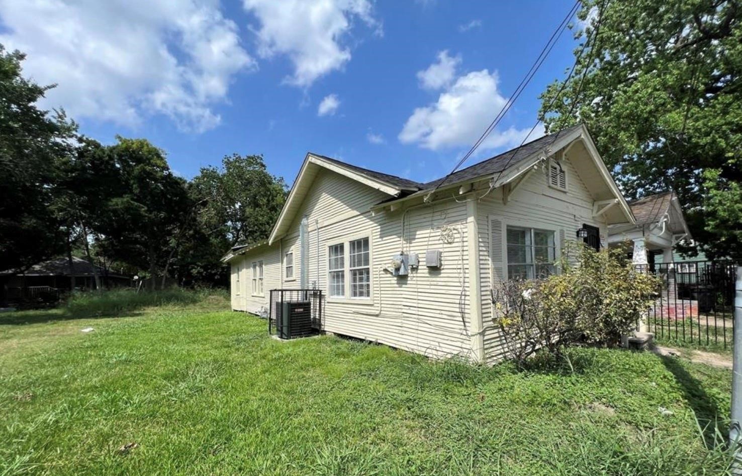 3109 Anita Street Property Photo 1
