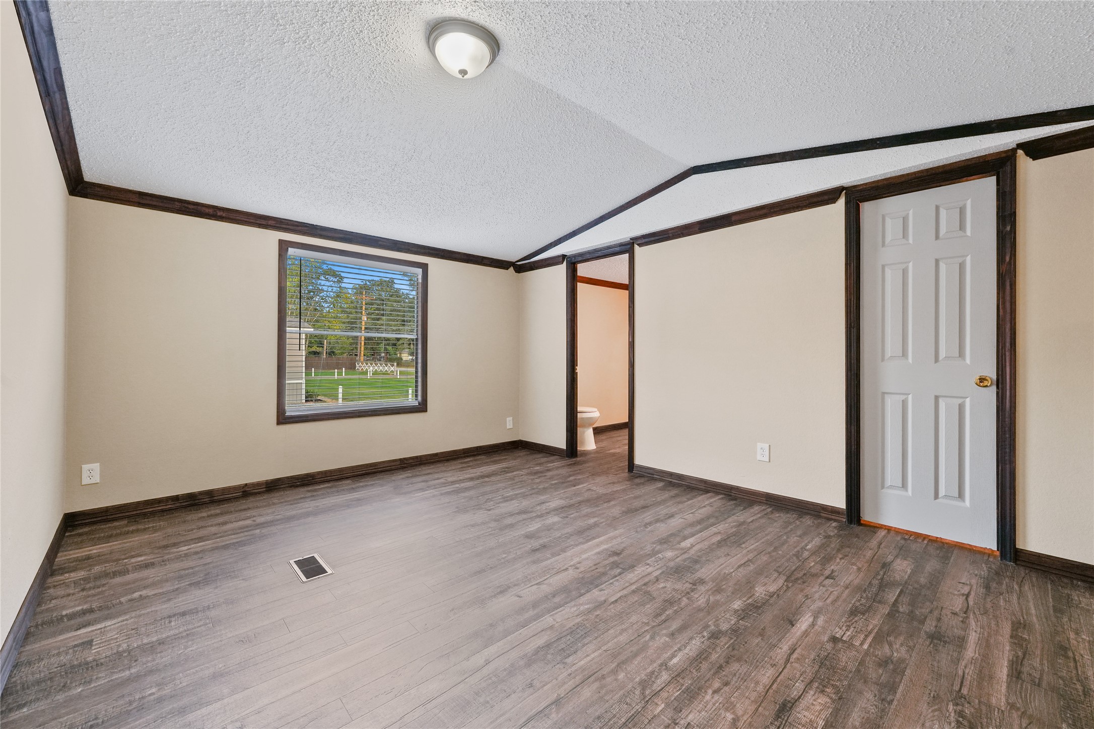 21395 Ruth Drive Property Photo 6