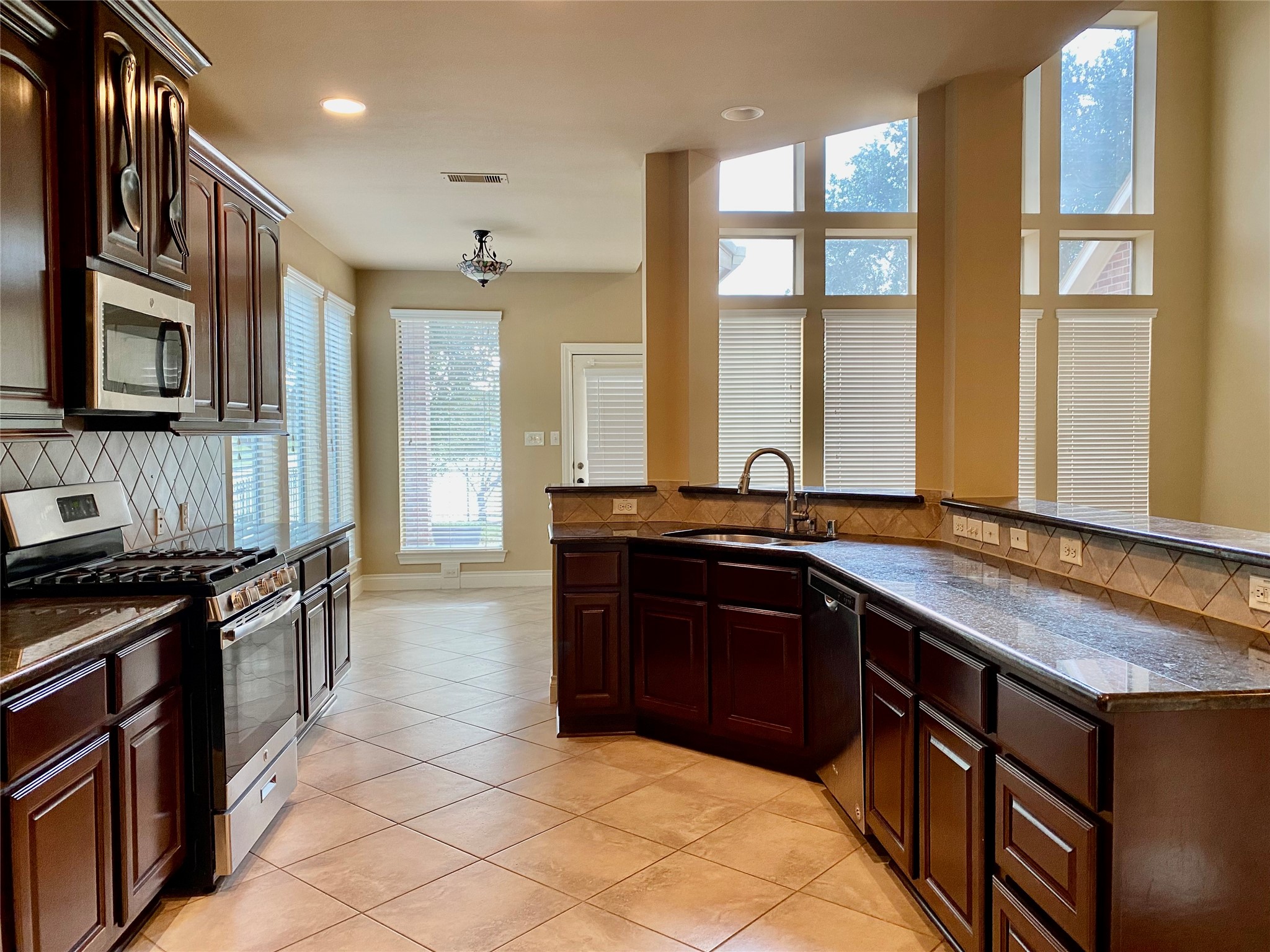25503 Lockspur Drive Property Photo 11