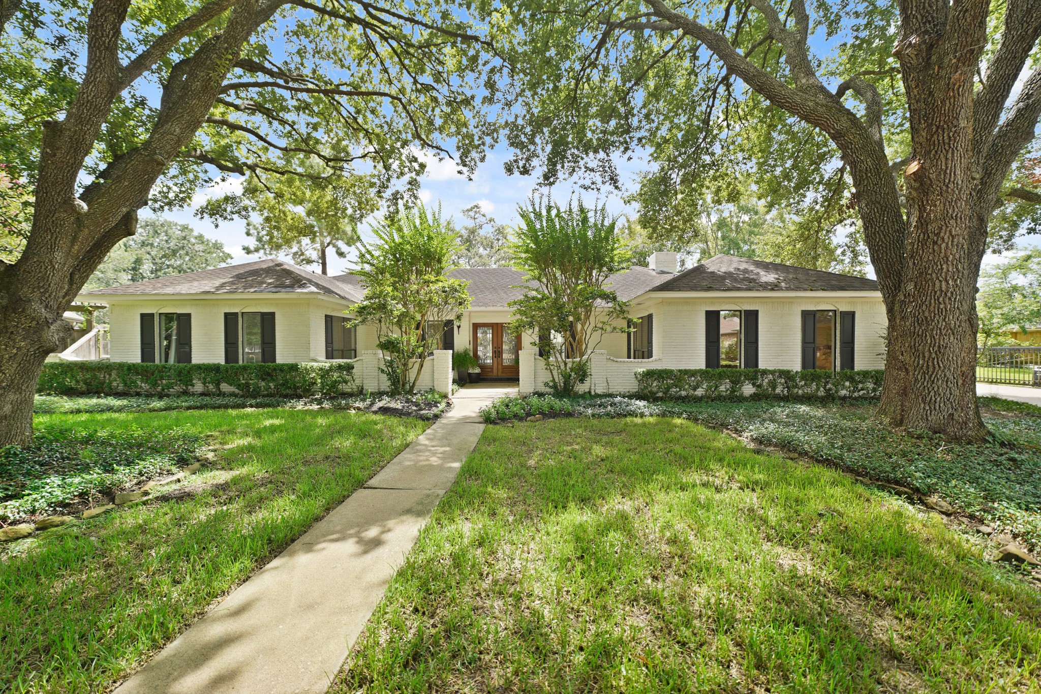 15722 Falmouth Drive Property Photo 2