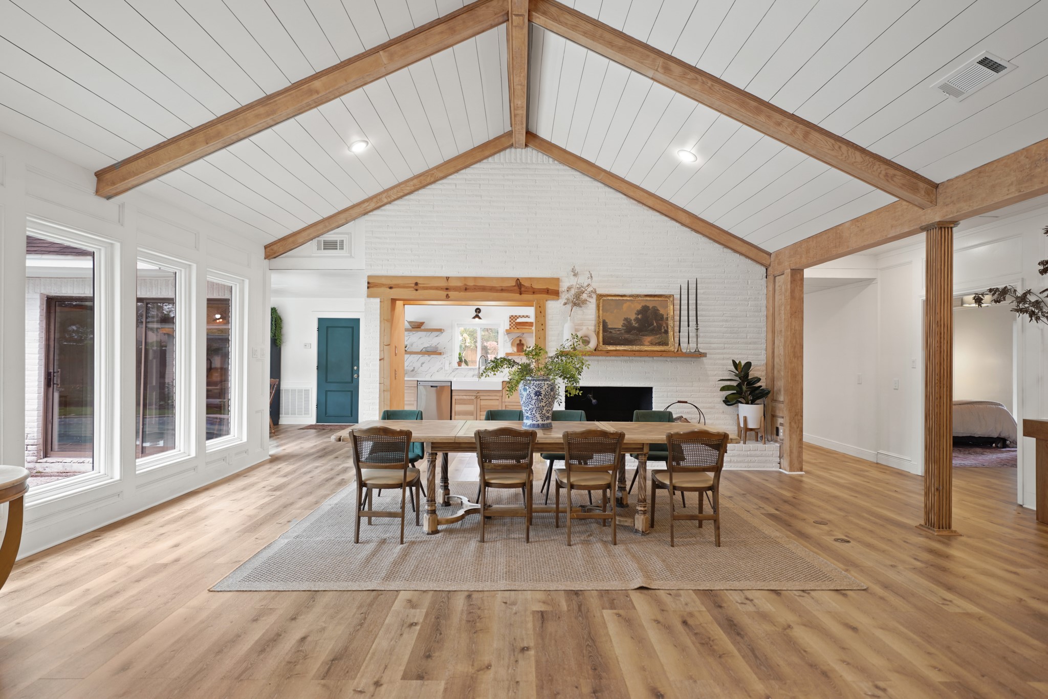 15722 Falmouth Drive Property Photo 4