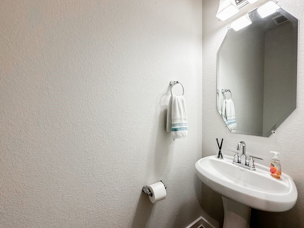 33023 School Hill Rd Property Photo 14