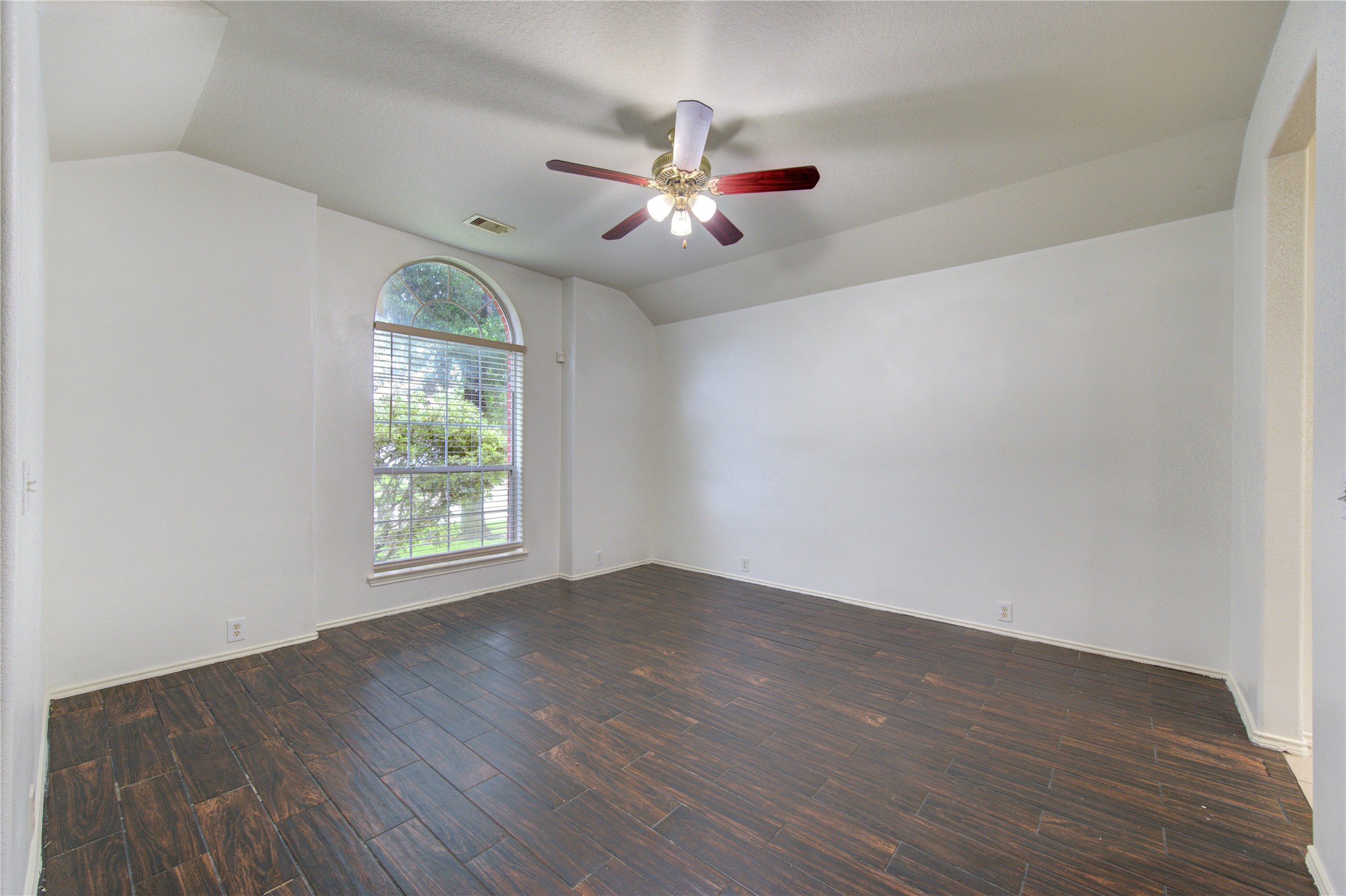 14027 Coveney Drive Property Photo 4