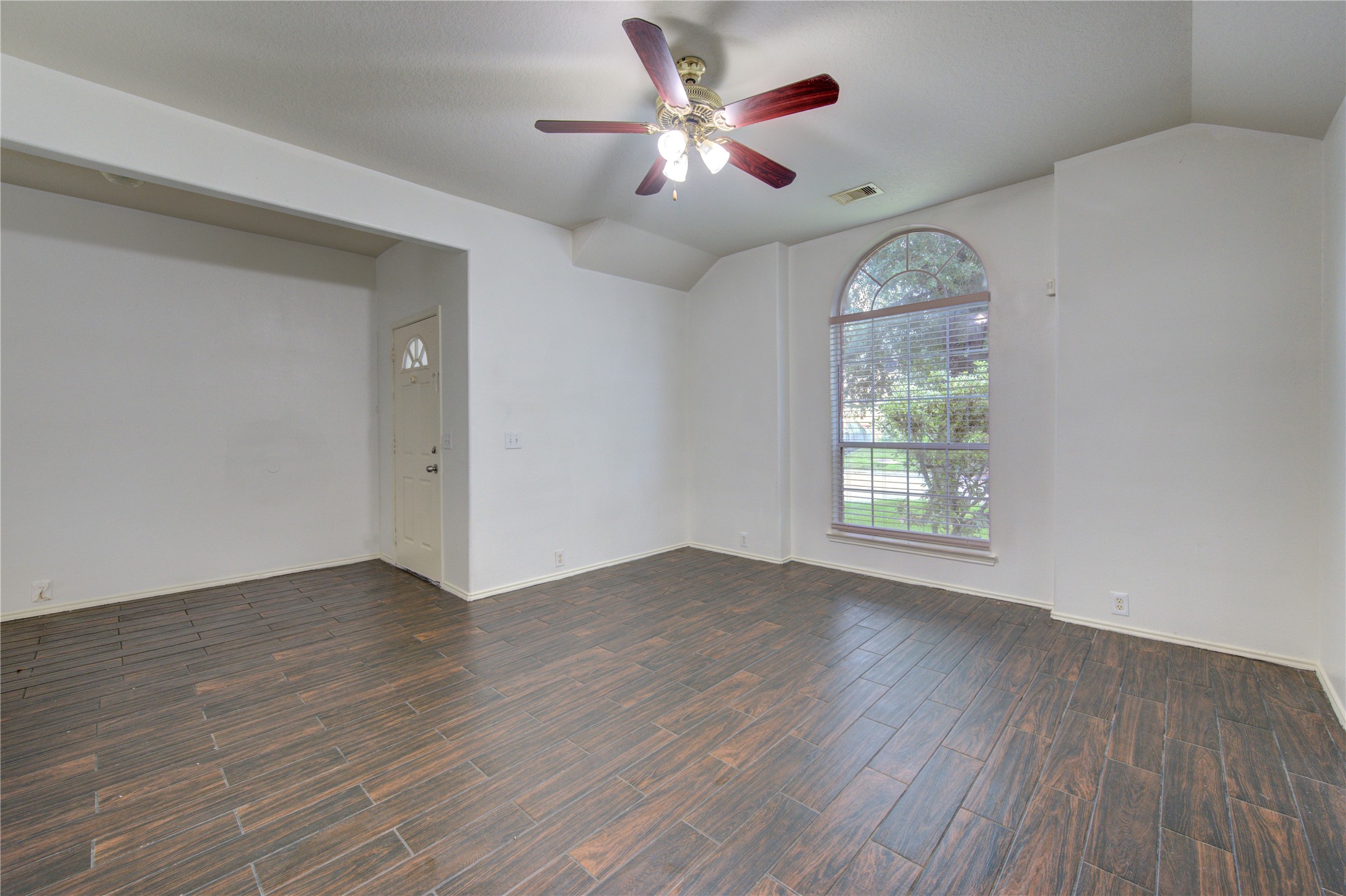 14027 Coveney Drive Property Photo 5