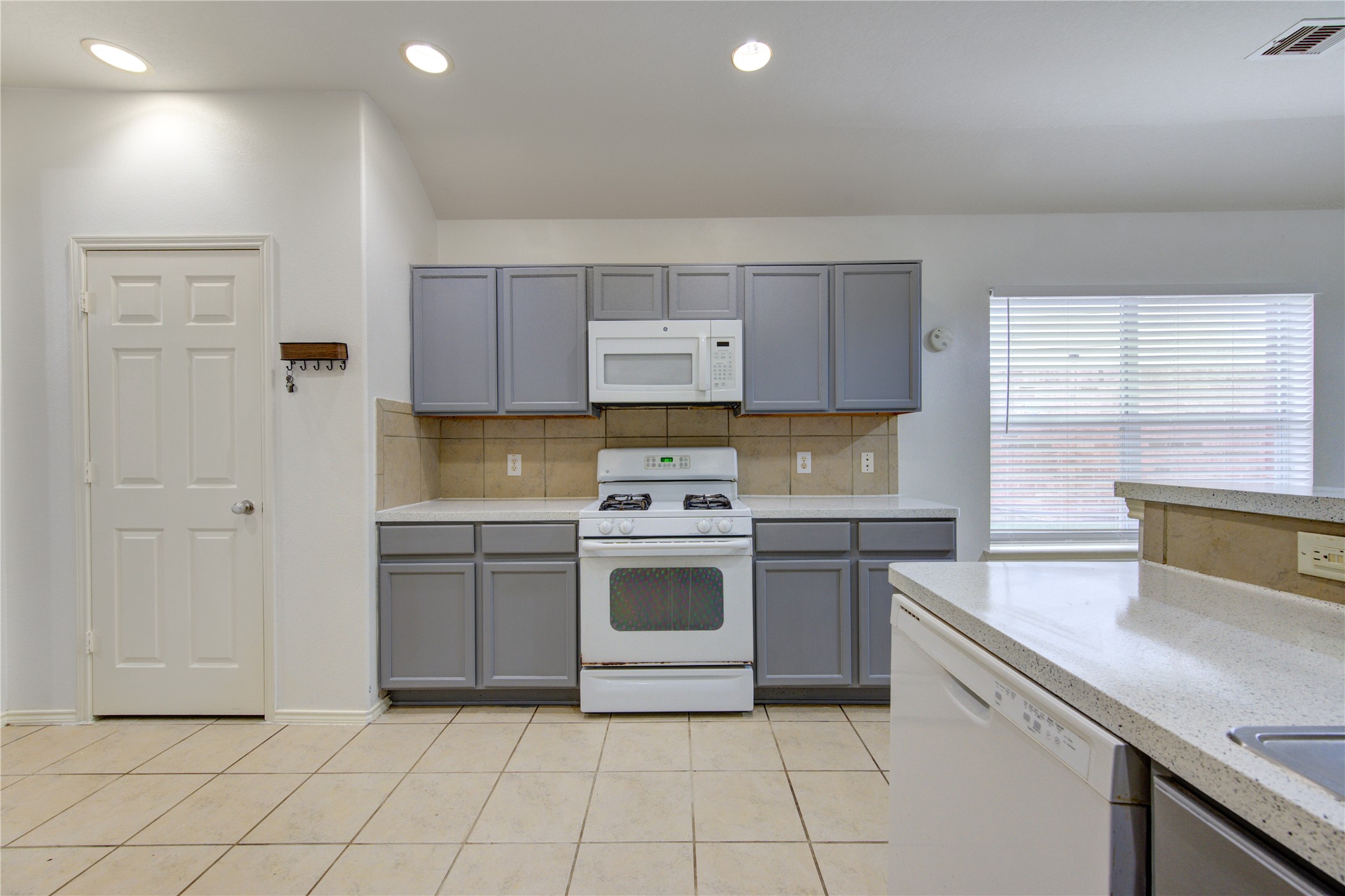 14027 Coveney Drive Property Photo 13