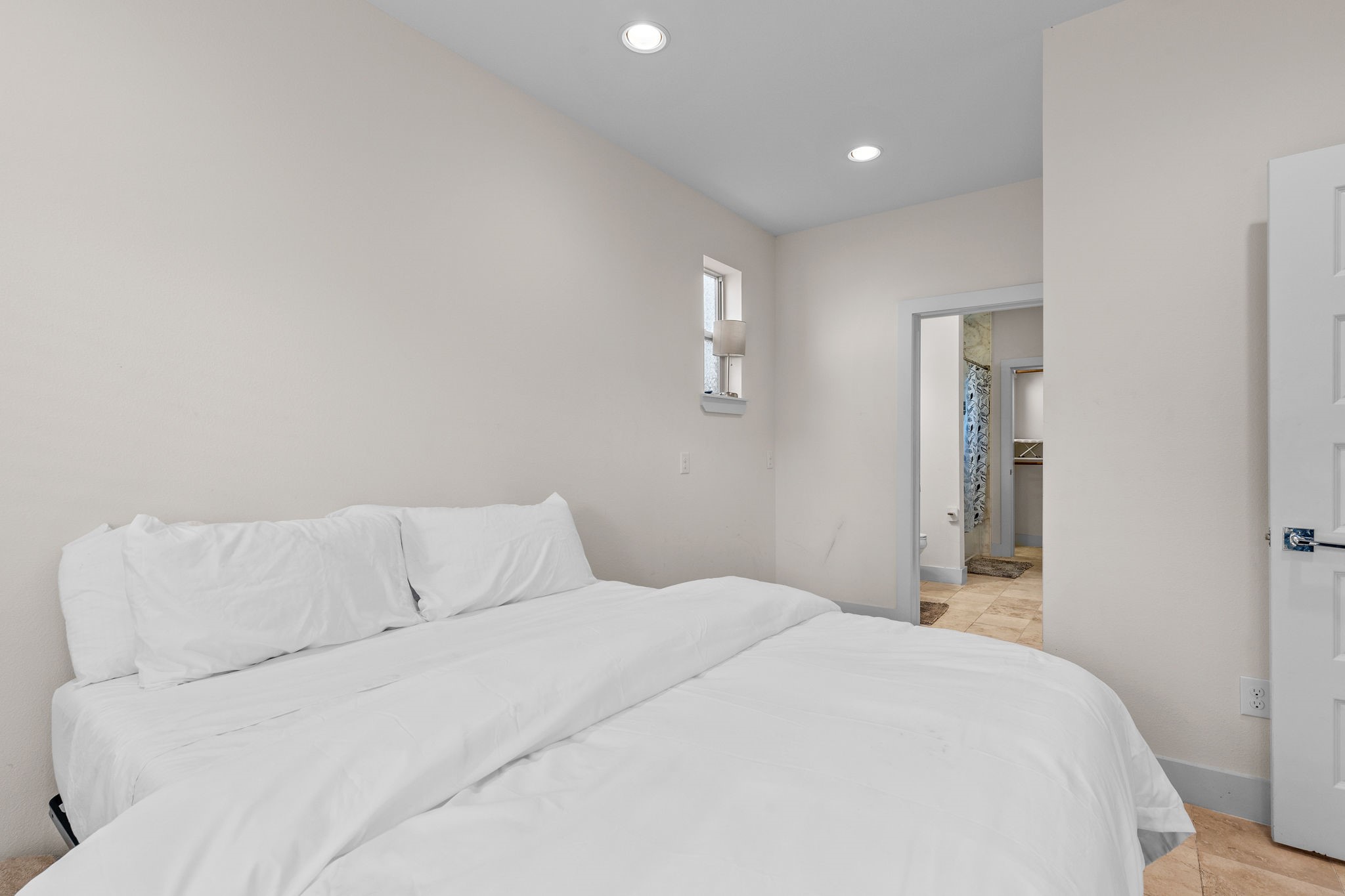 4831 Chenevert Street Property Photo 4