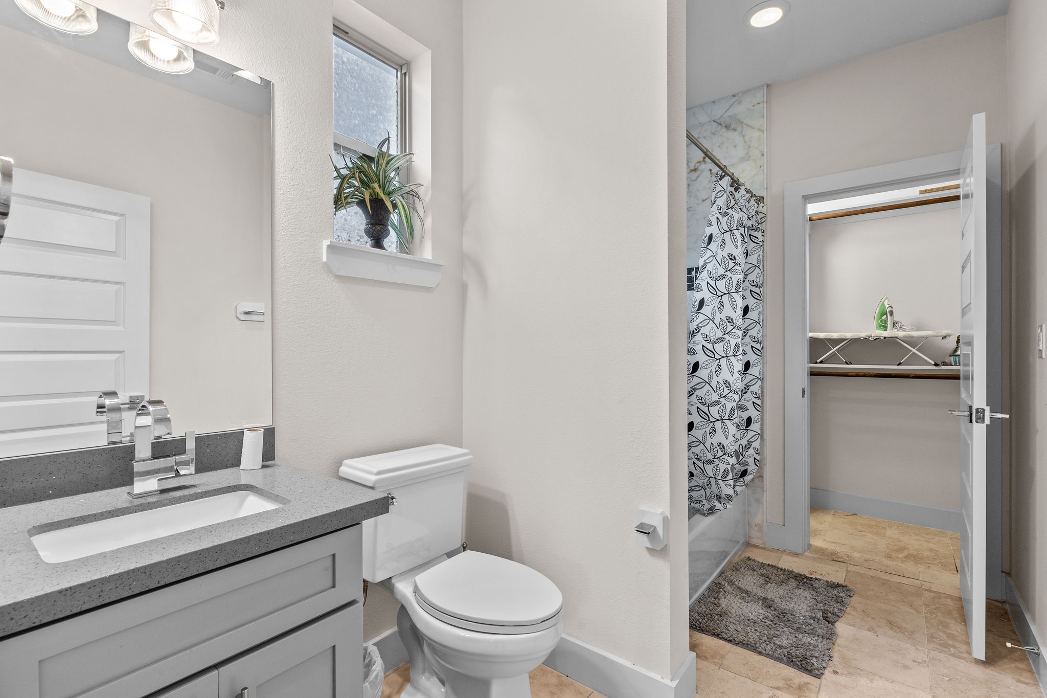4831 Chenevert Street Property Photo 5