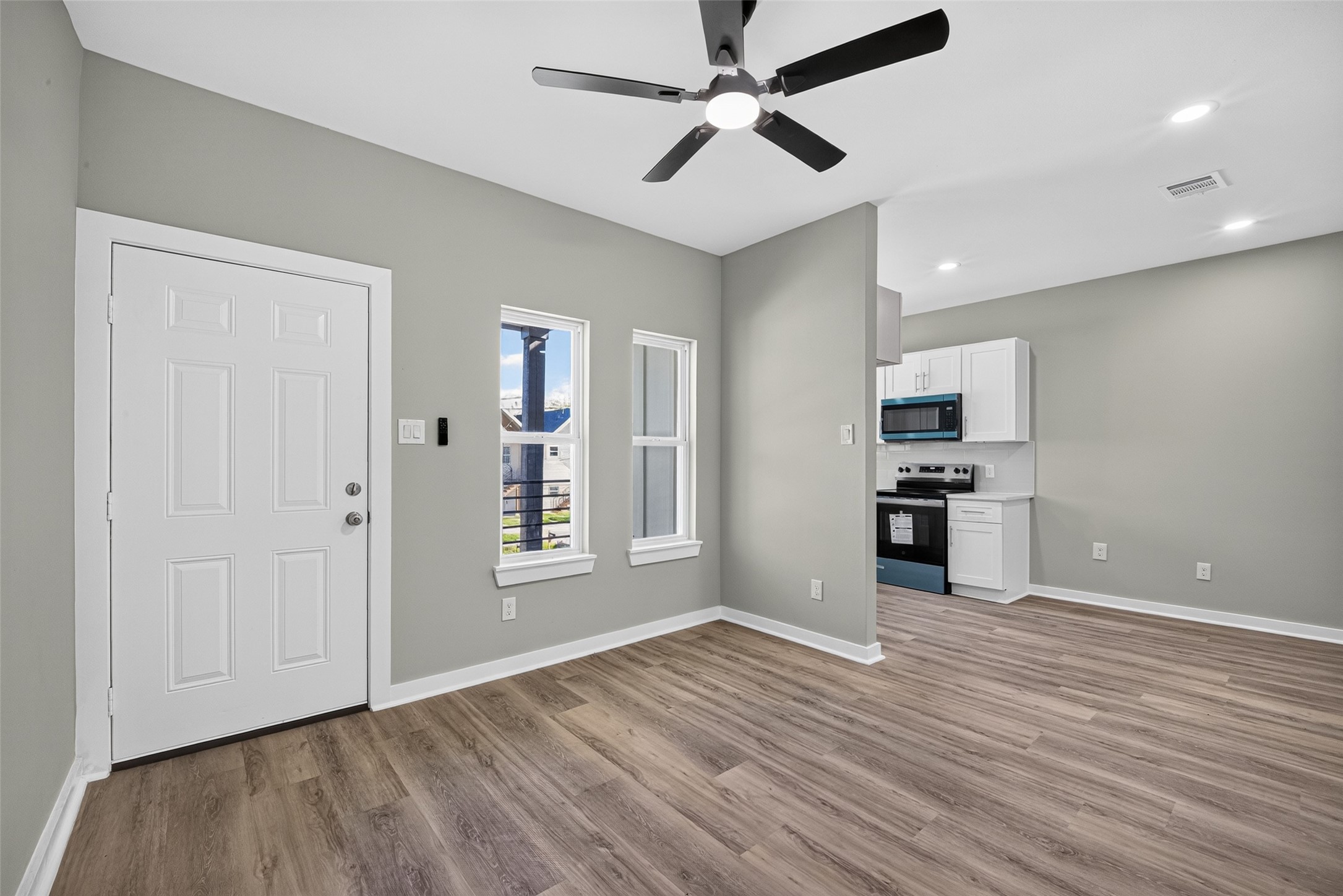306 Bolden Street B Property Photo 3