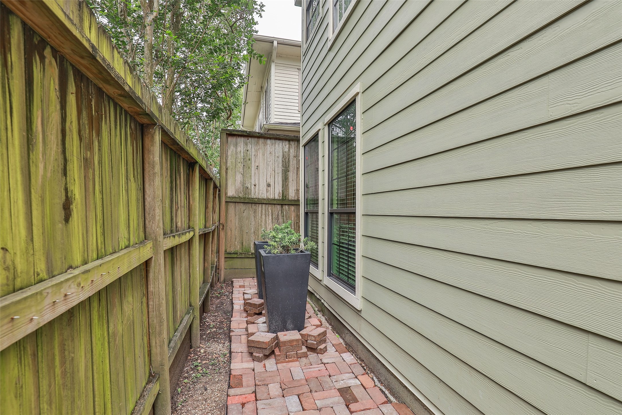 1611 Oakdale Street Property Photo 40