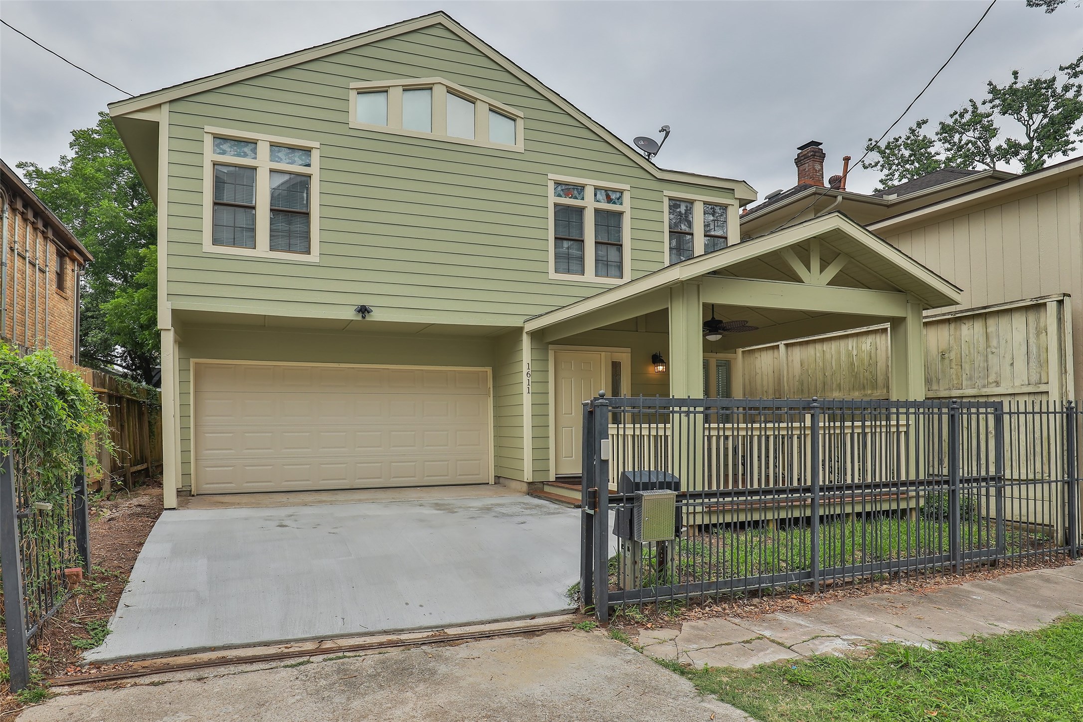 1611 Oakdale Street Property Photo 41