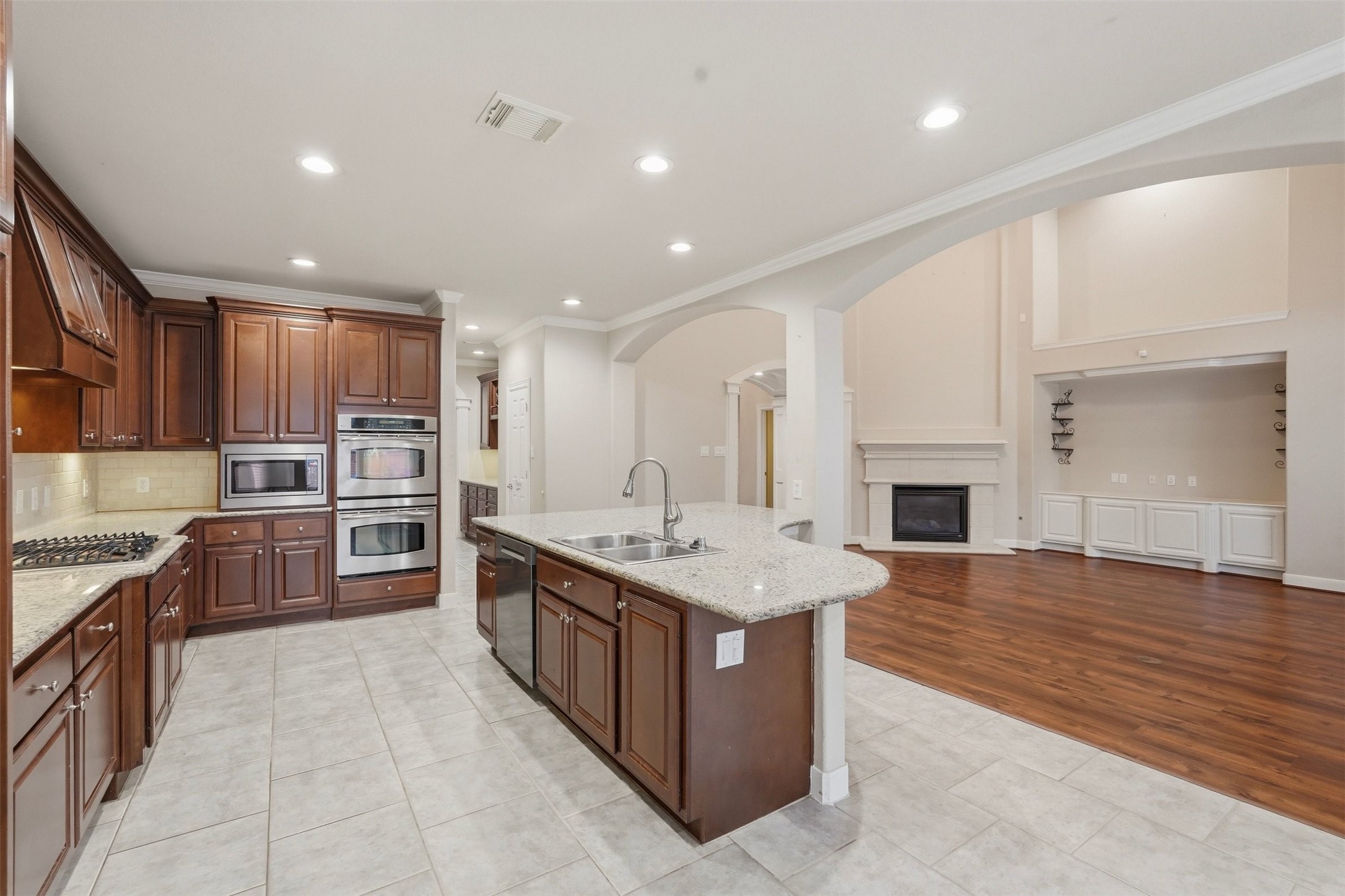 18034 Crescent Royale Way Property Photo 14
