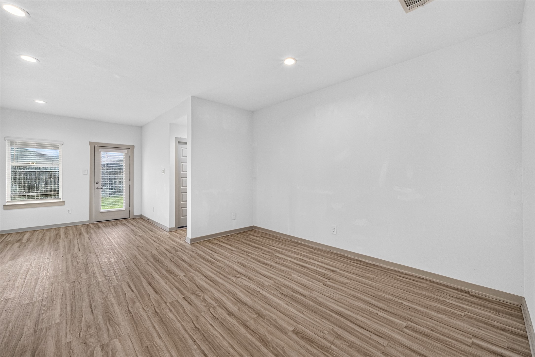 7007 Fleetwood Crescent Way Property Photo 3