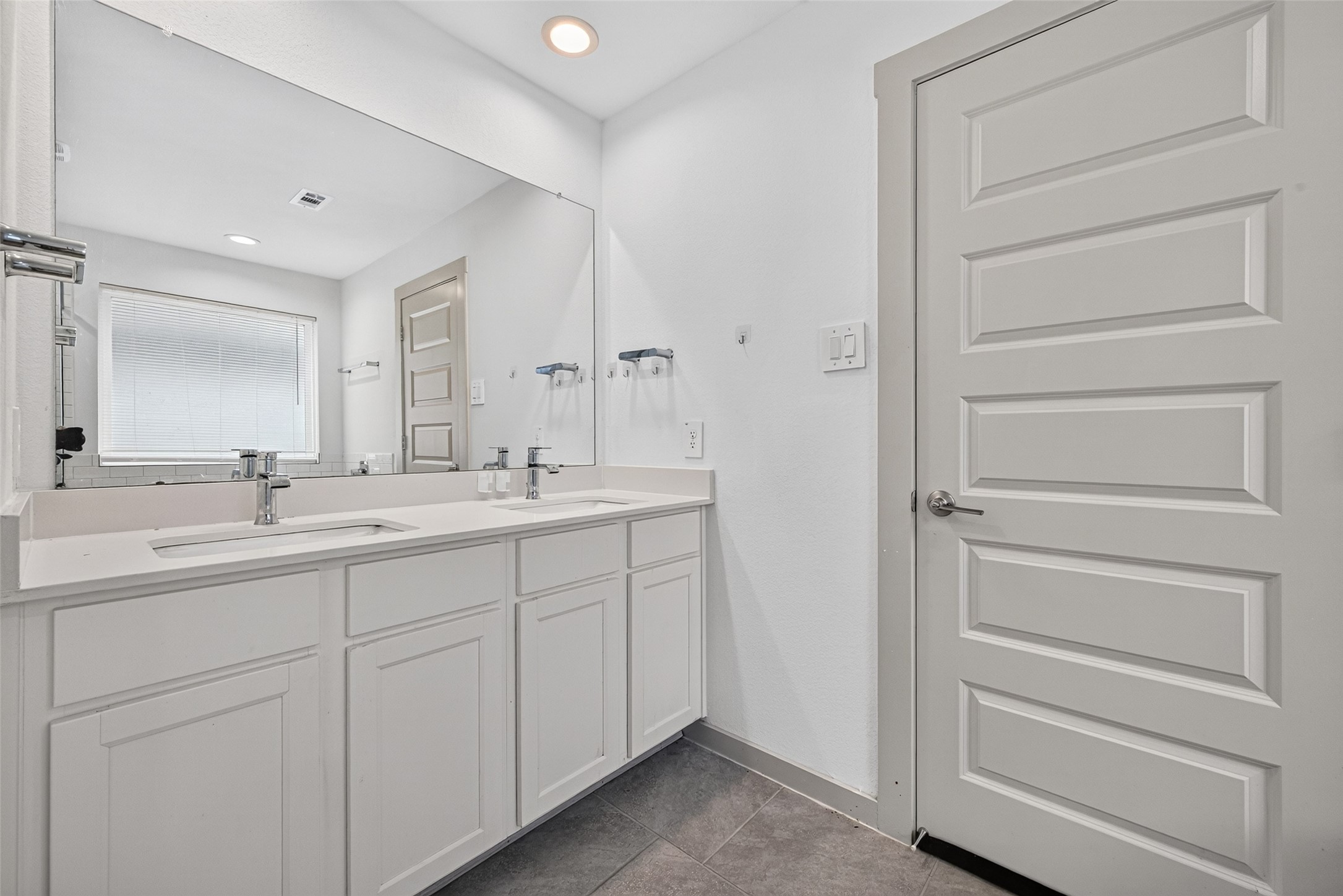 7007 Fleetwood Crescent Way Property Photo 13