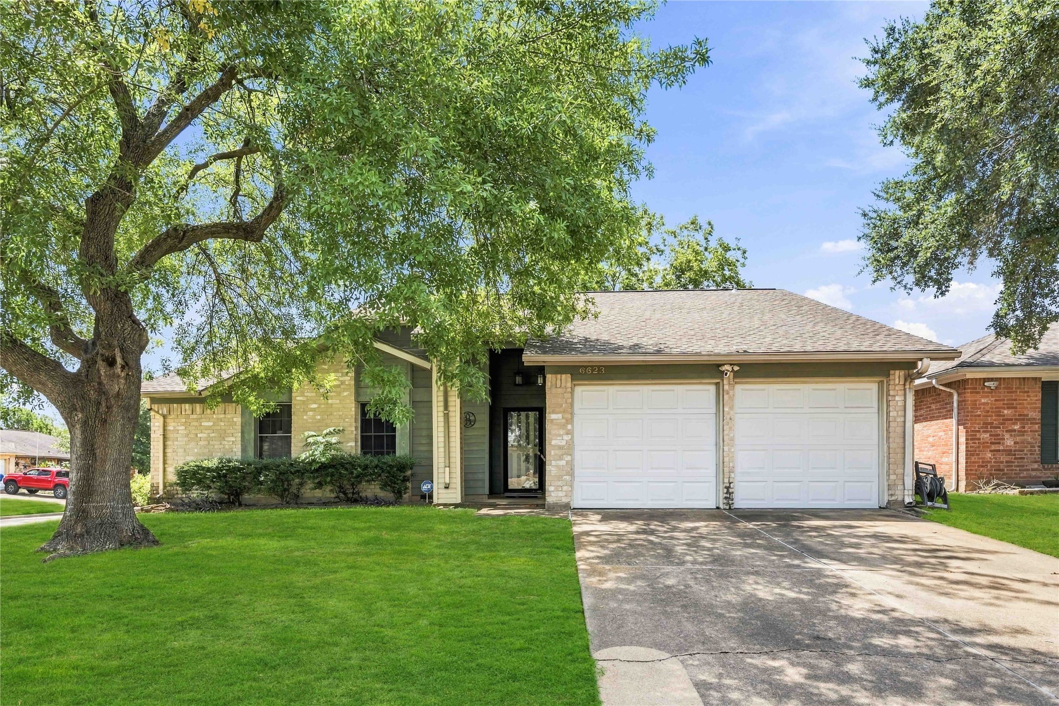6623 Loch Bruceray Drive Property Photo 1