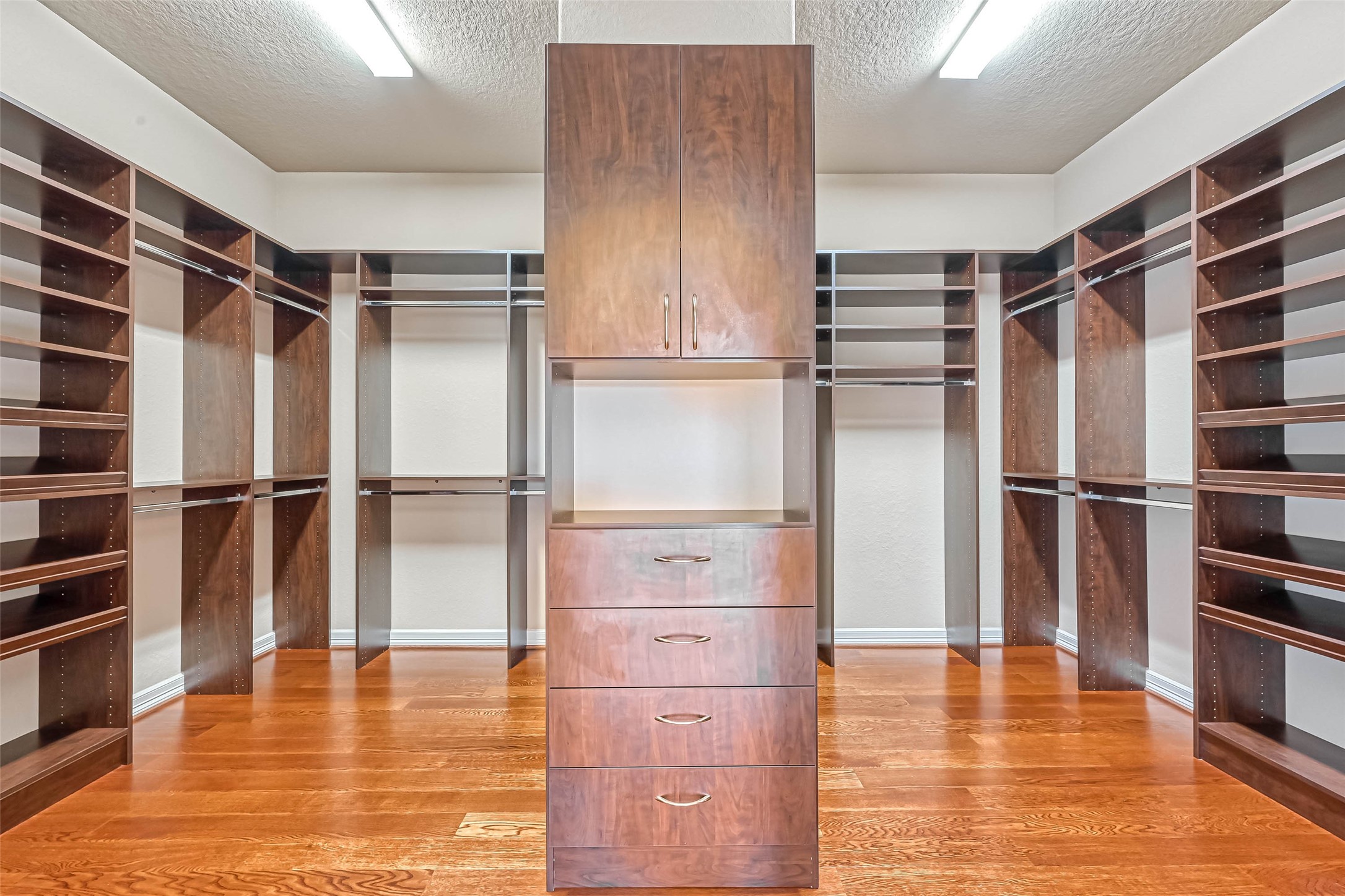5014 Fairford Drive Property Photo 27