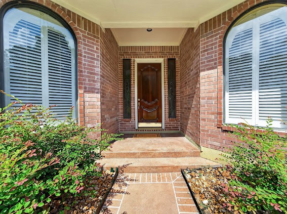 24602 W Kingscrest Circle Property Photo 3