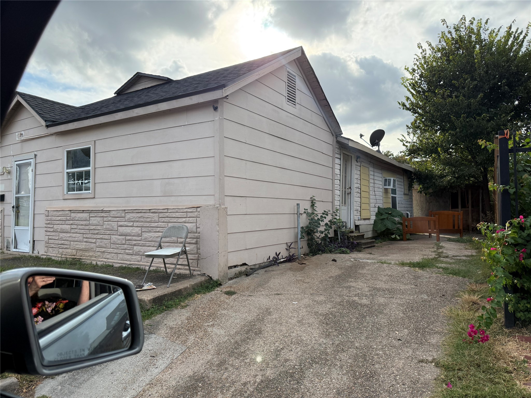 4011, 4017 Terry Street Property Photo 2