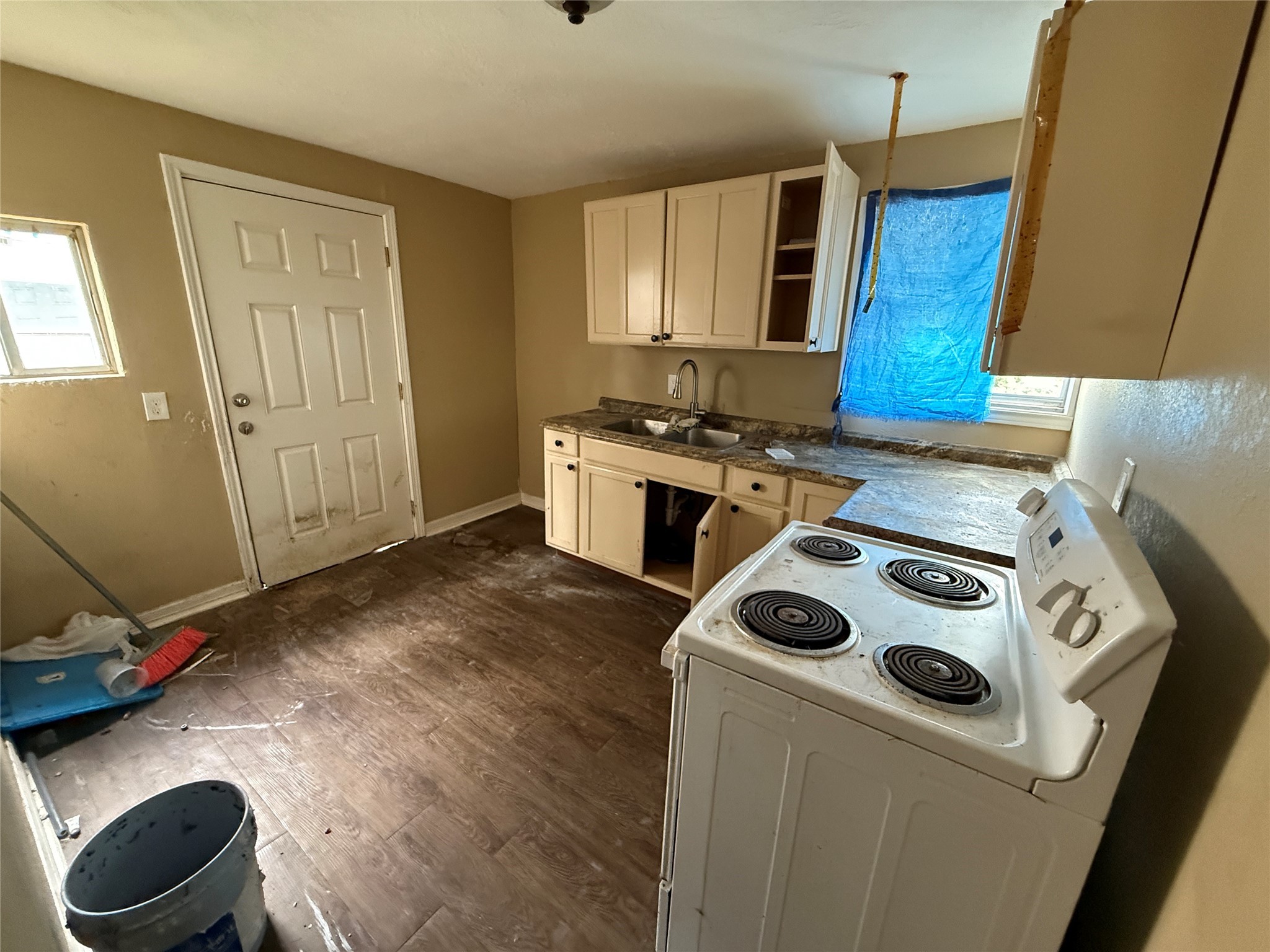 4011, 4017 Terry Street Property Photo 45