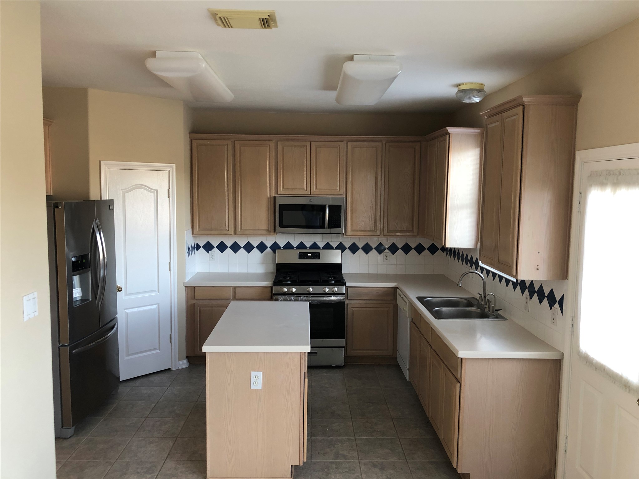 1602 Candleston Lane Property Photo 3