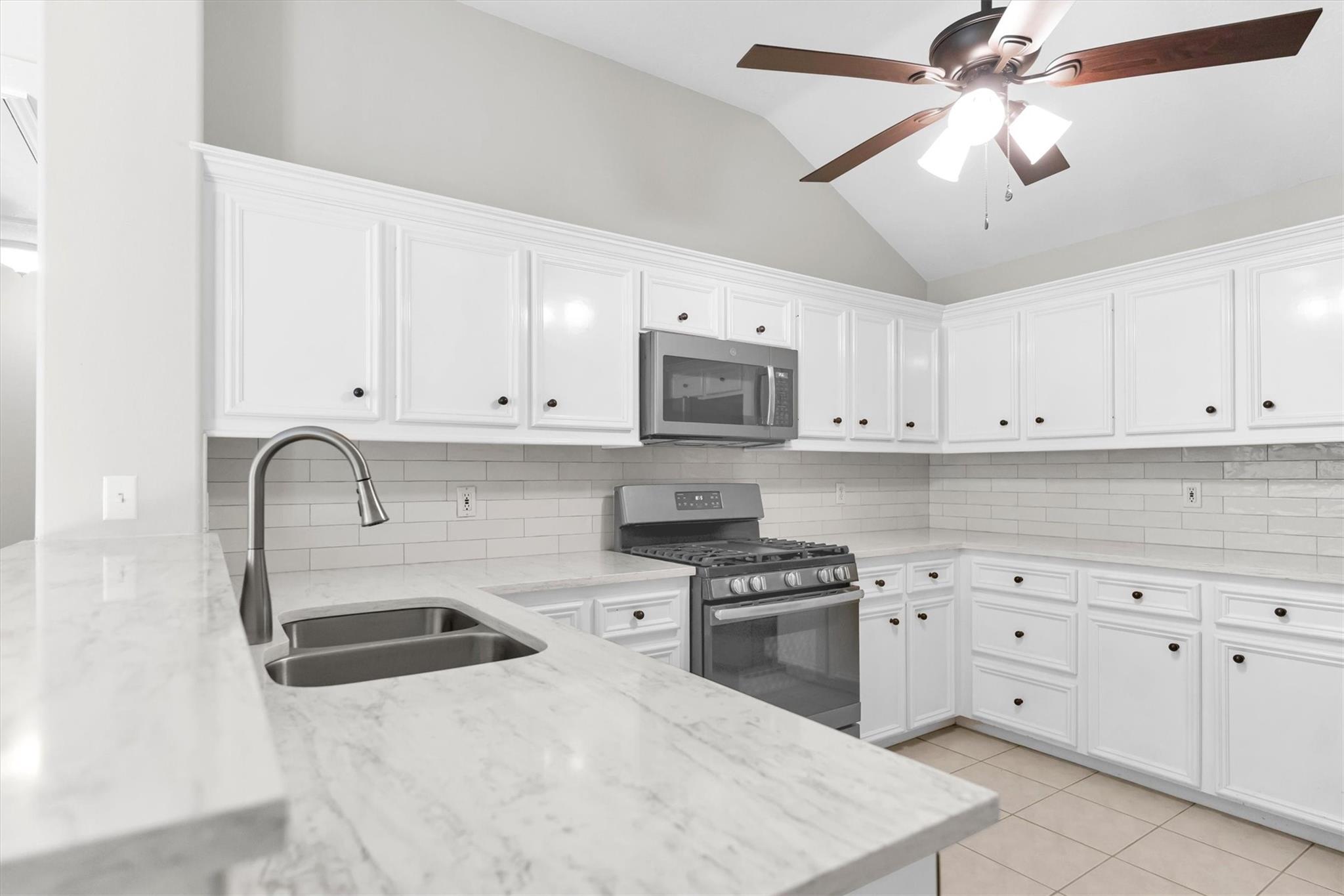 135 Snug Harbor Drive Property Photo 12