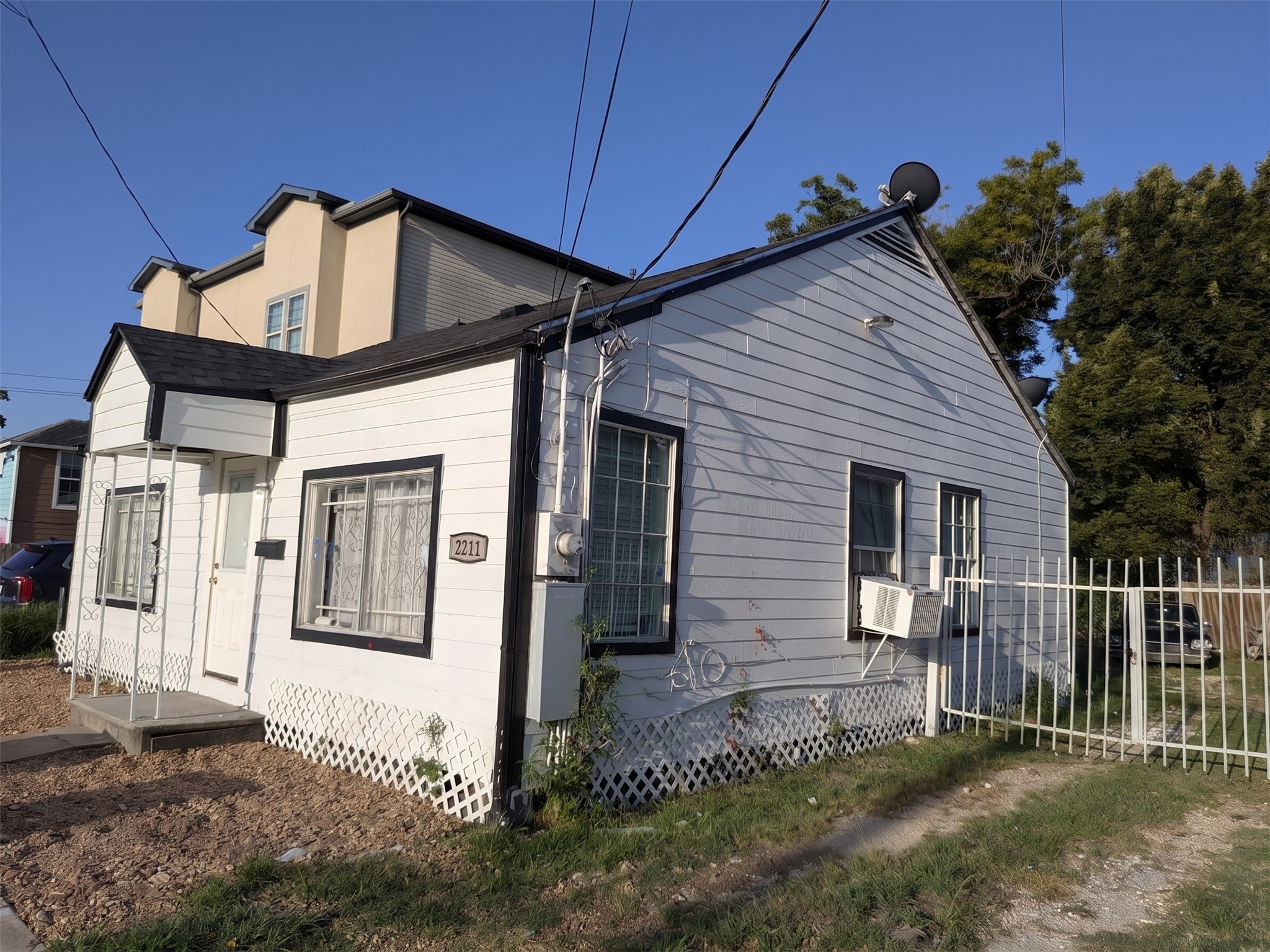 2211 Ella Boulevard Property Photo 2