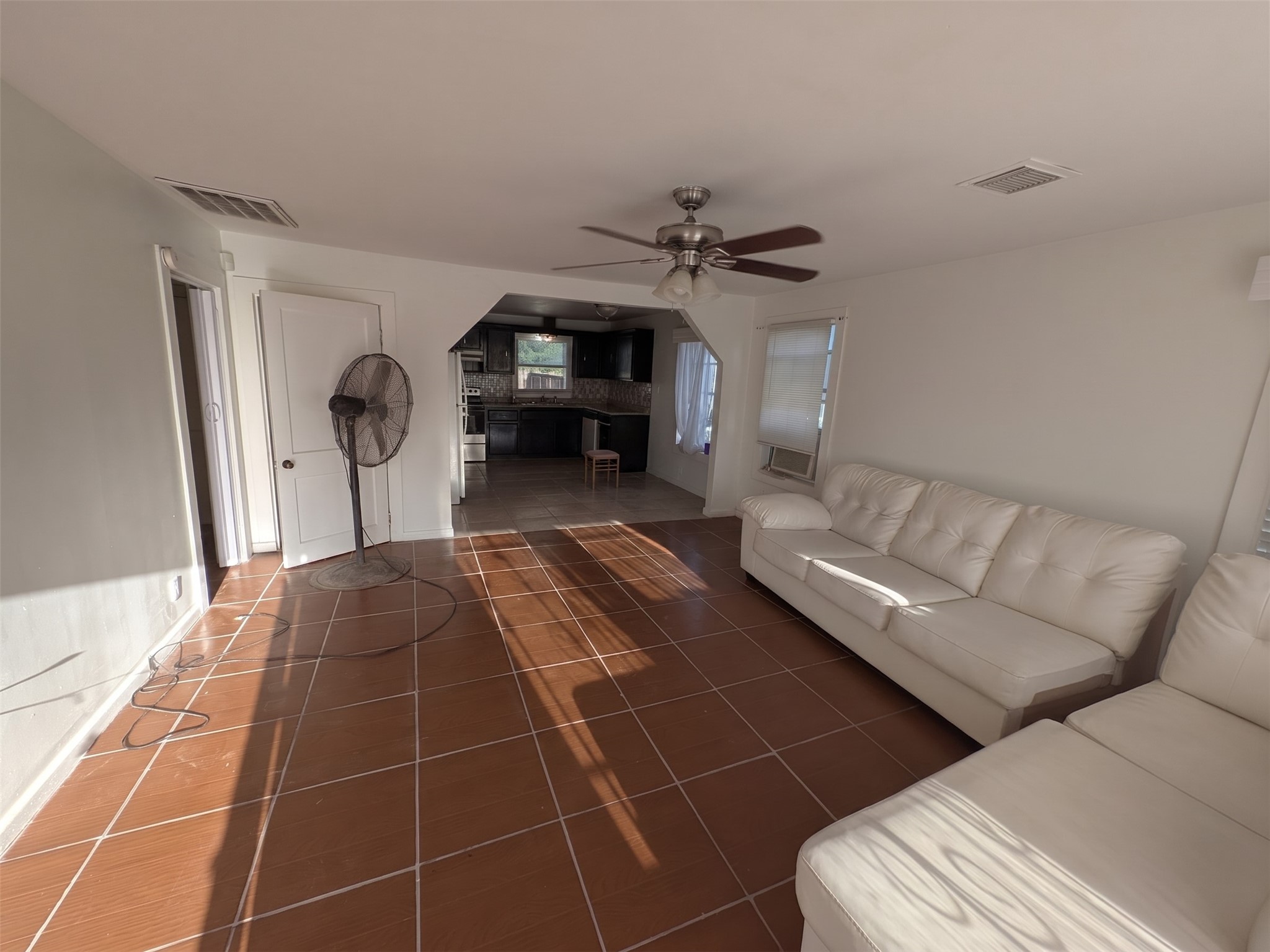 2211 Ella Boulevard Property Photo 4