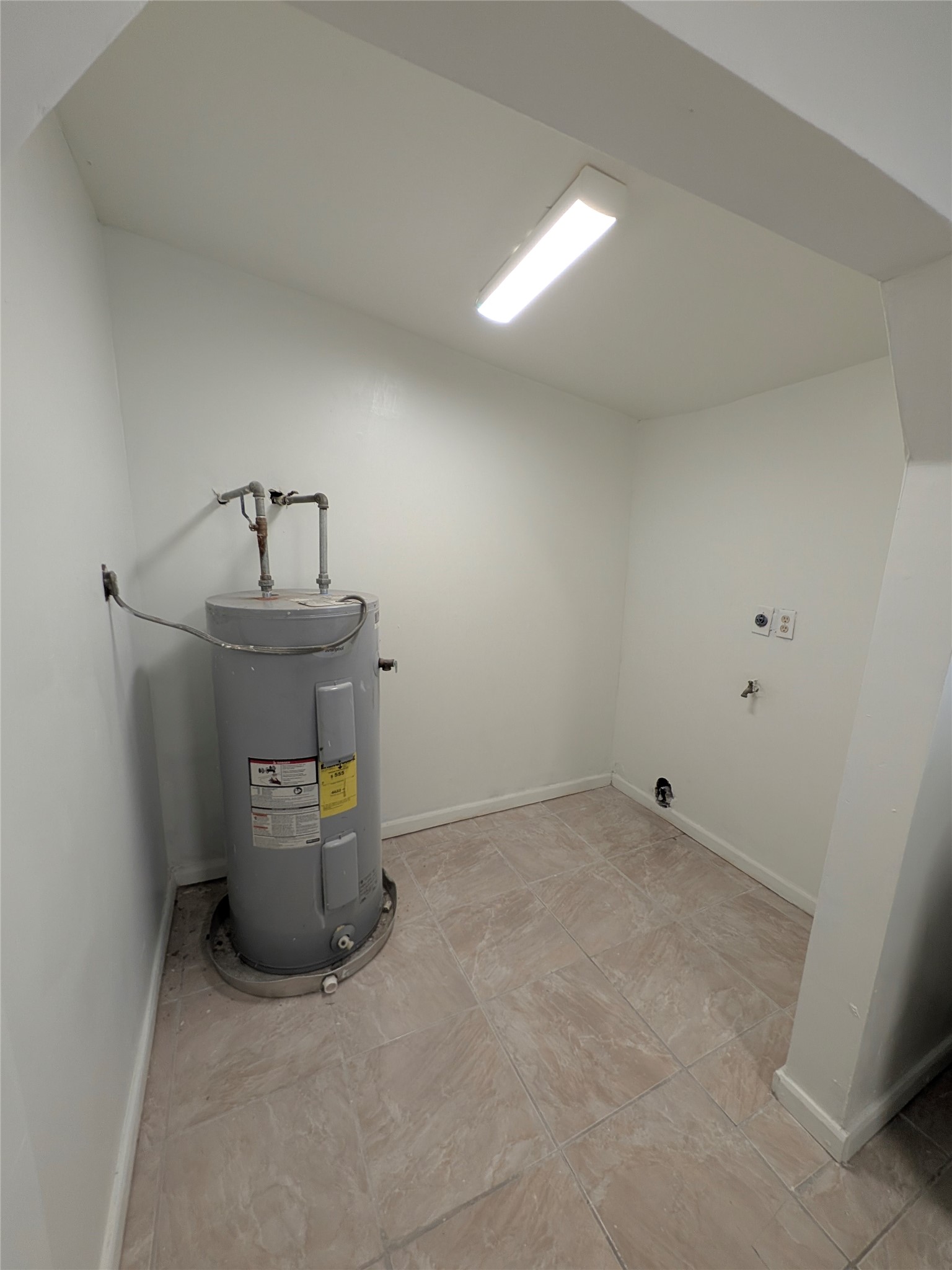 2211 Ella Boulevard Property Photo 5