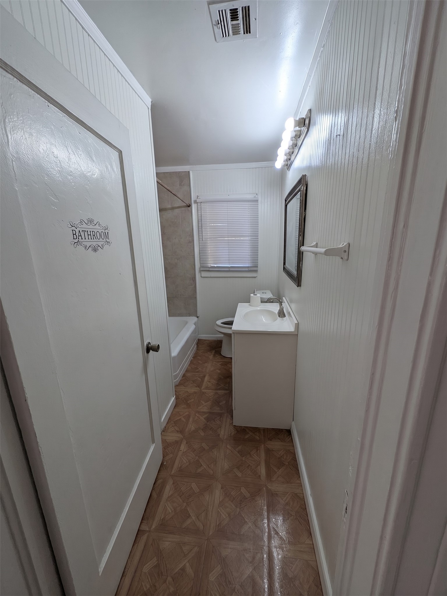 2211 Ella Boulevard Property Photo 6