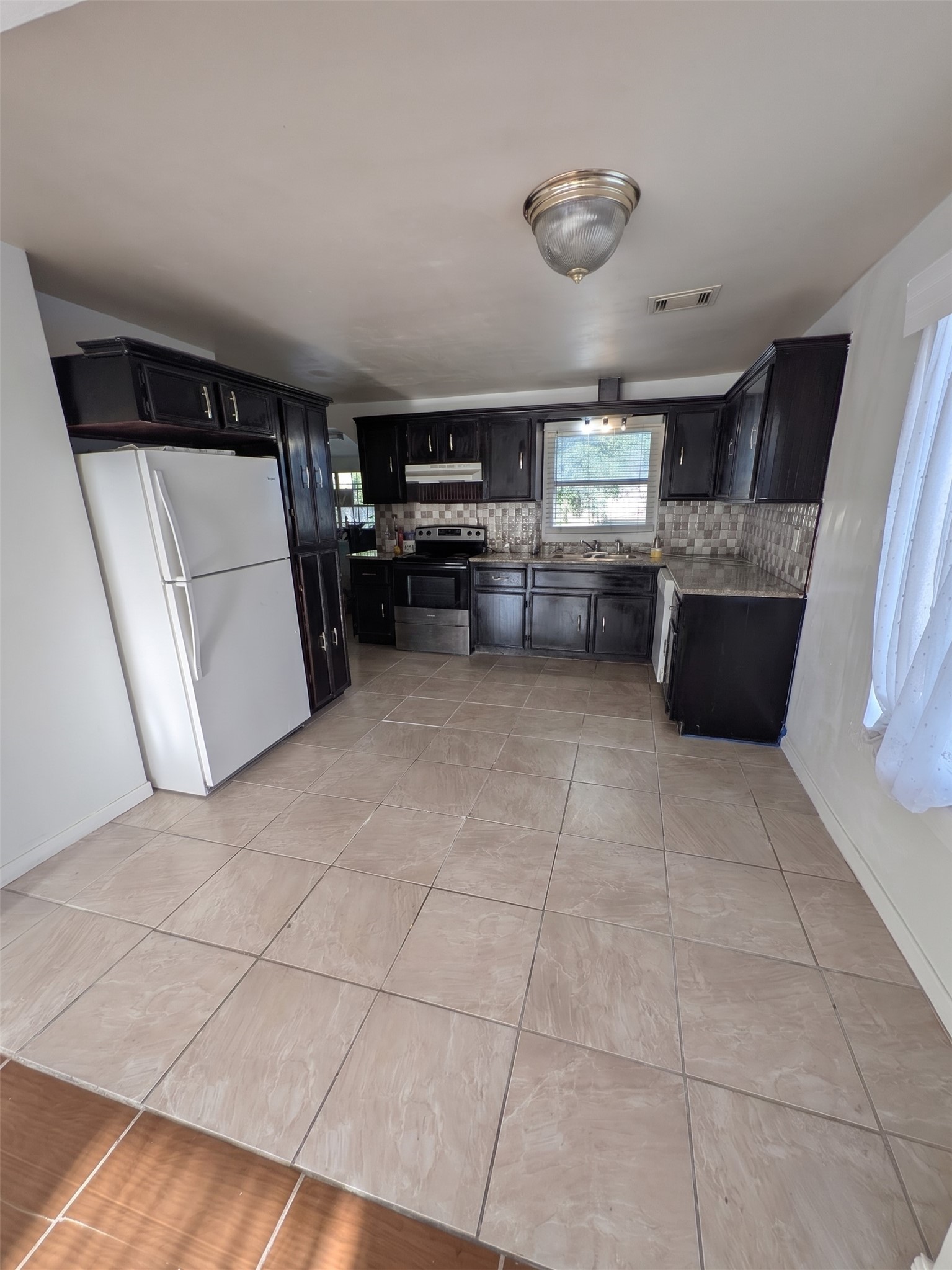 2211 Ella Boulevard Property Photo 9