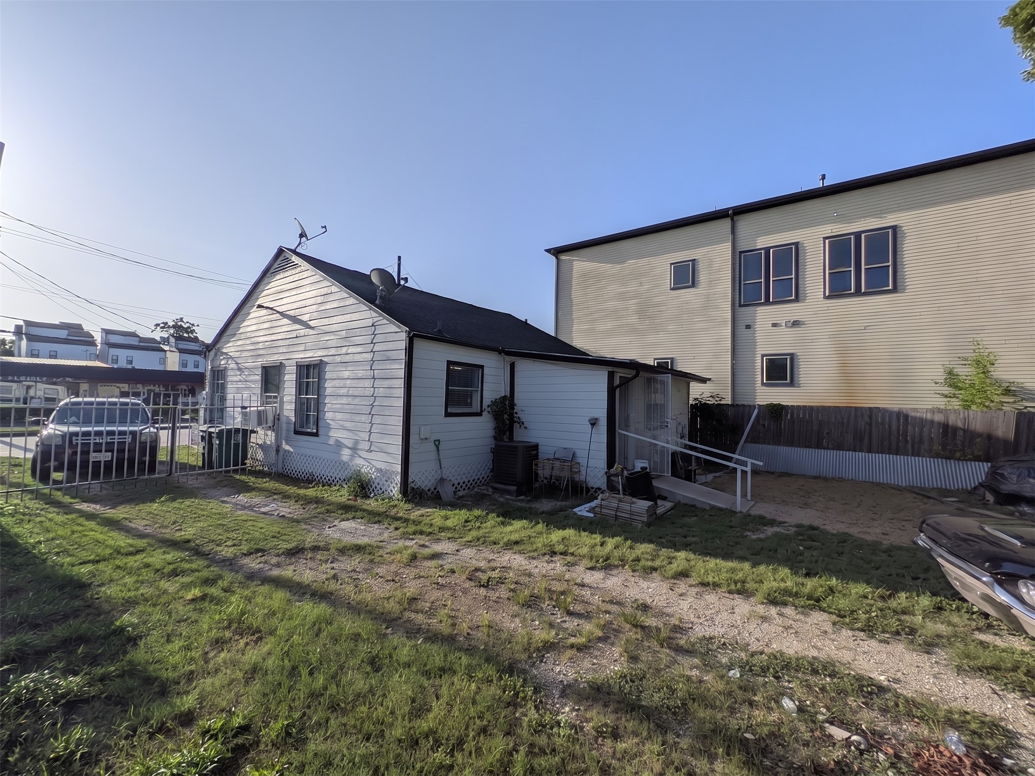 2211 Ella Boulevard Property Photo 10