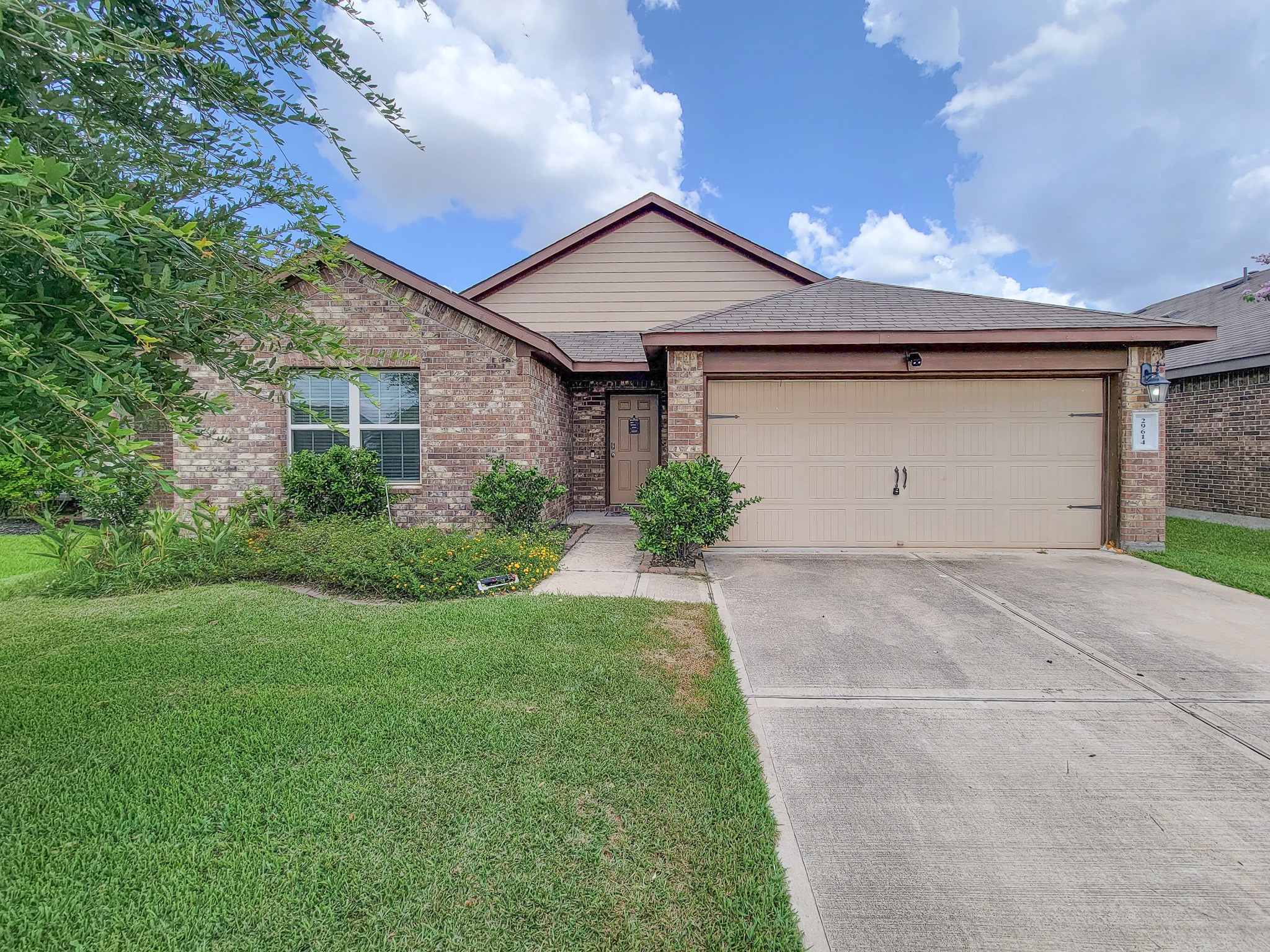 29614 Breakwater Drive Property Photo 1