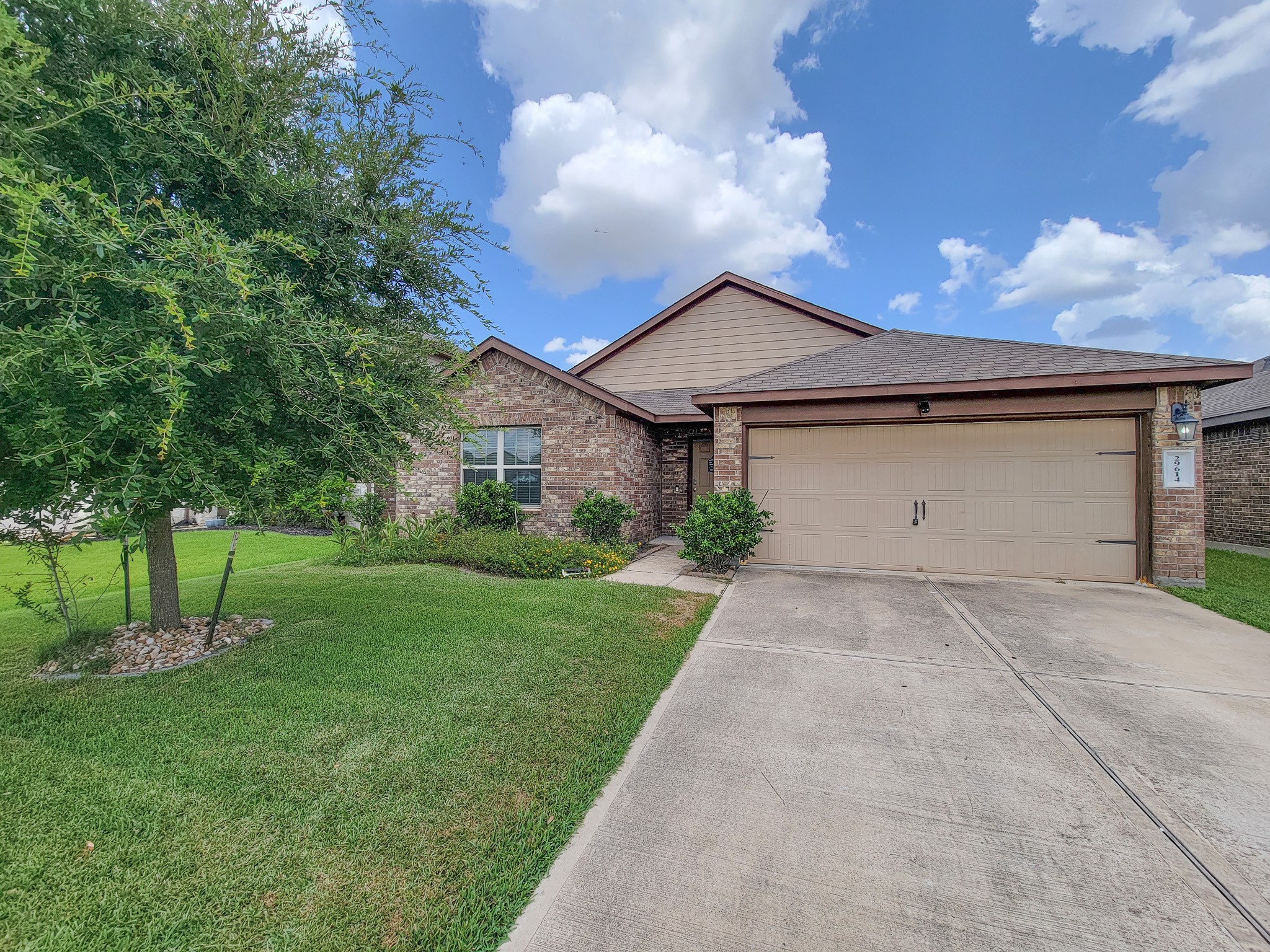 29614 Breakwater Drive Property Photo 2