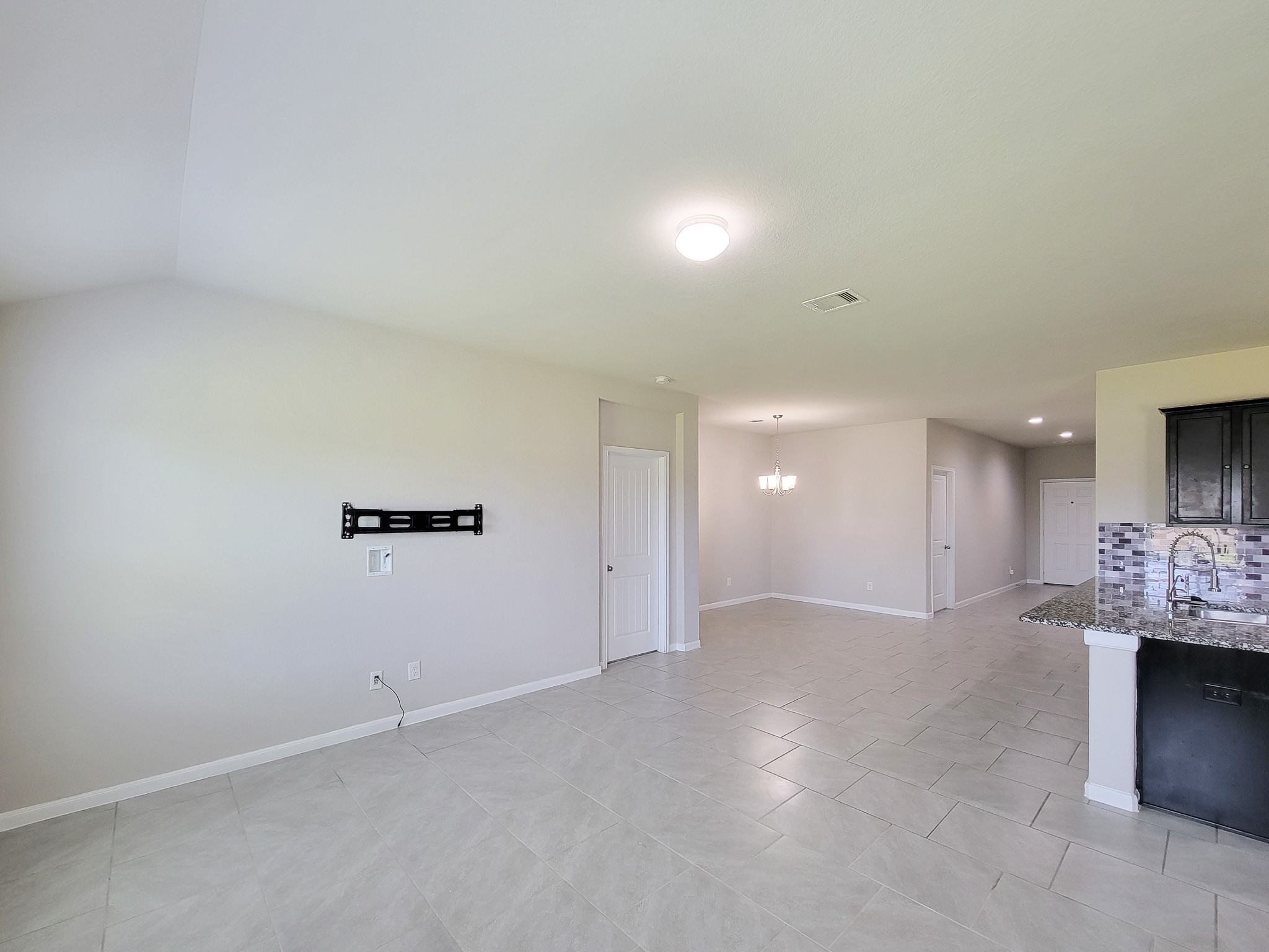 29614 Breakwater Drive Property Photo 8