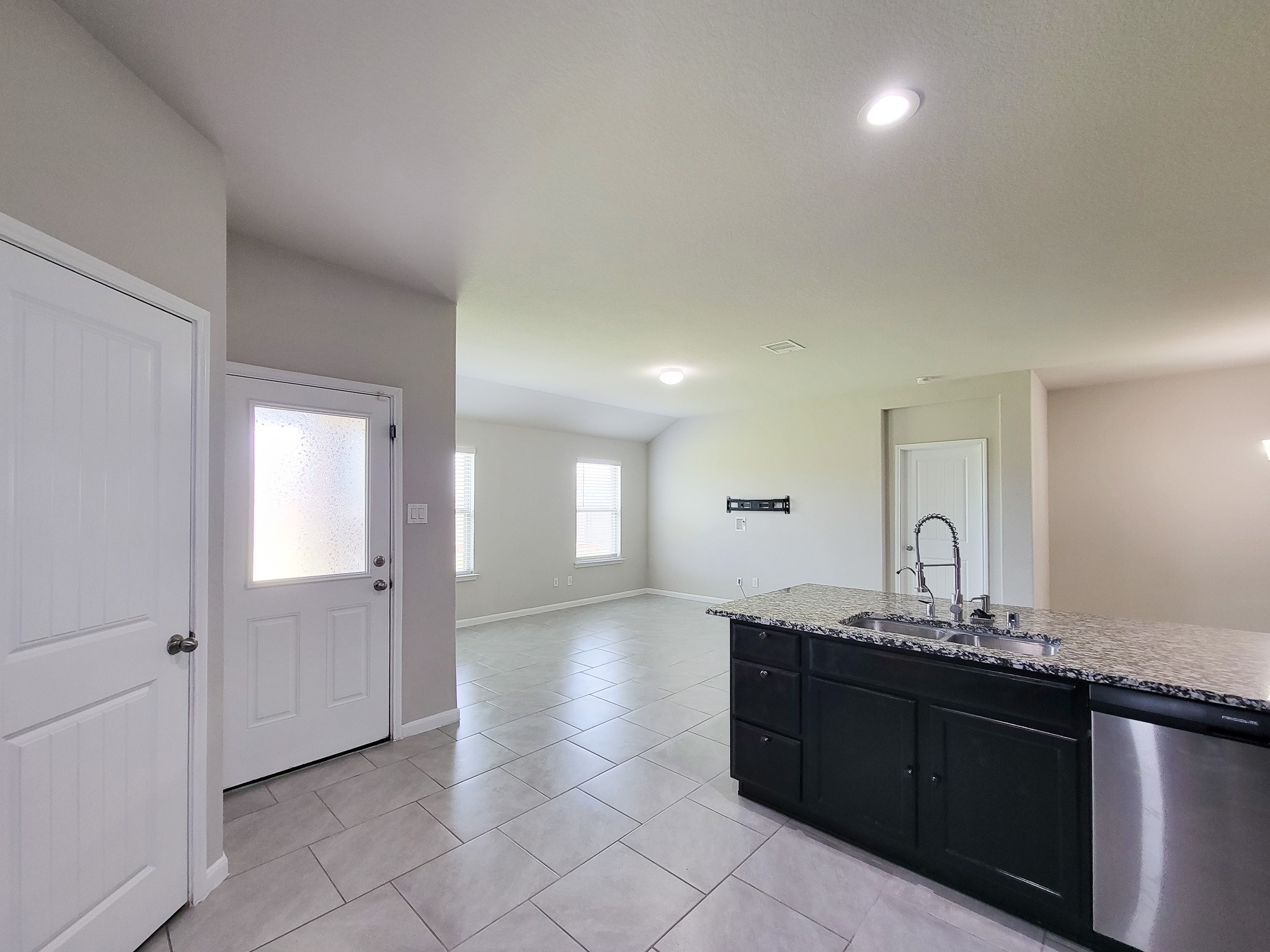 29614 Breakwater Drive Property Photo 17