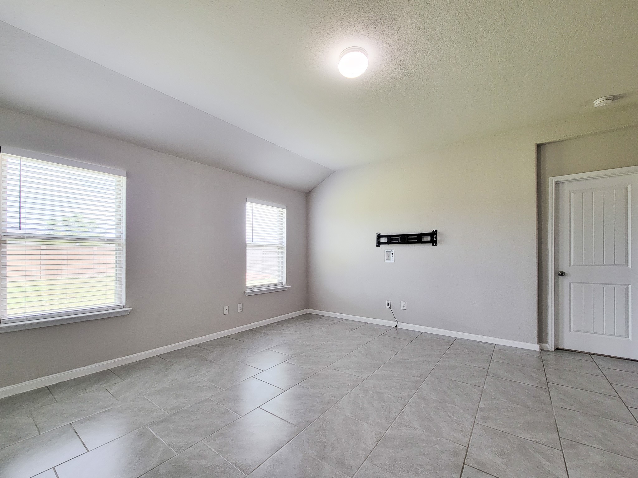 29614 Breakwater Drive Property Photo 19