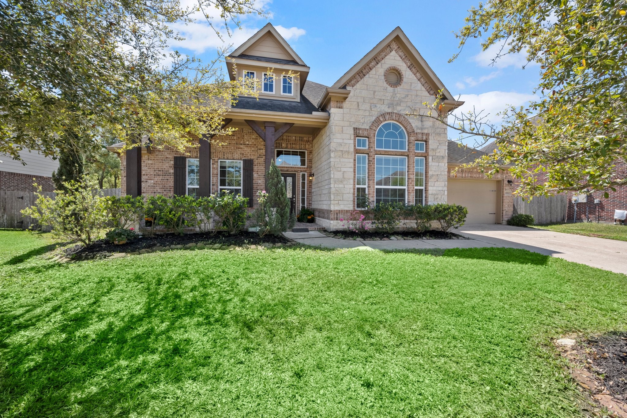 Challenger Elementary School Real Estate Listings Main Image