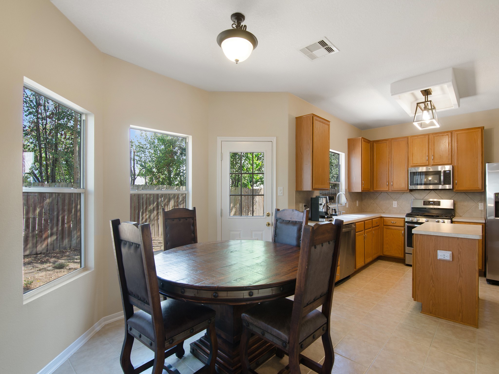 22527 Hamlet Park Court Property Photo 7