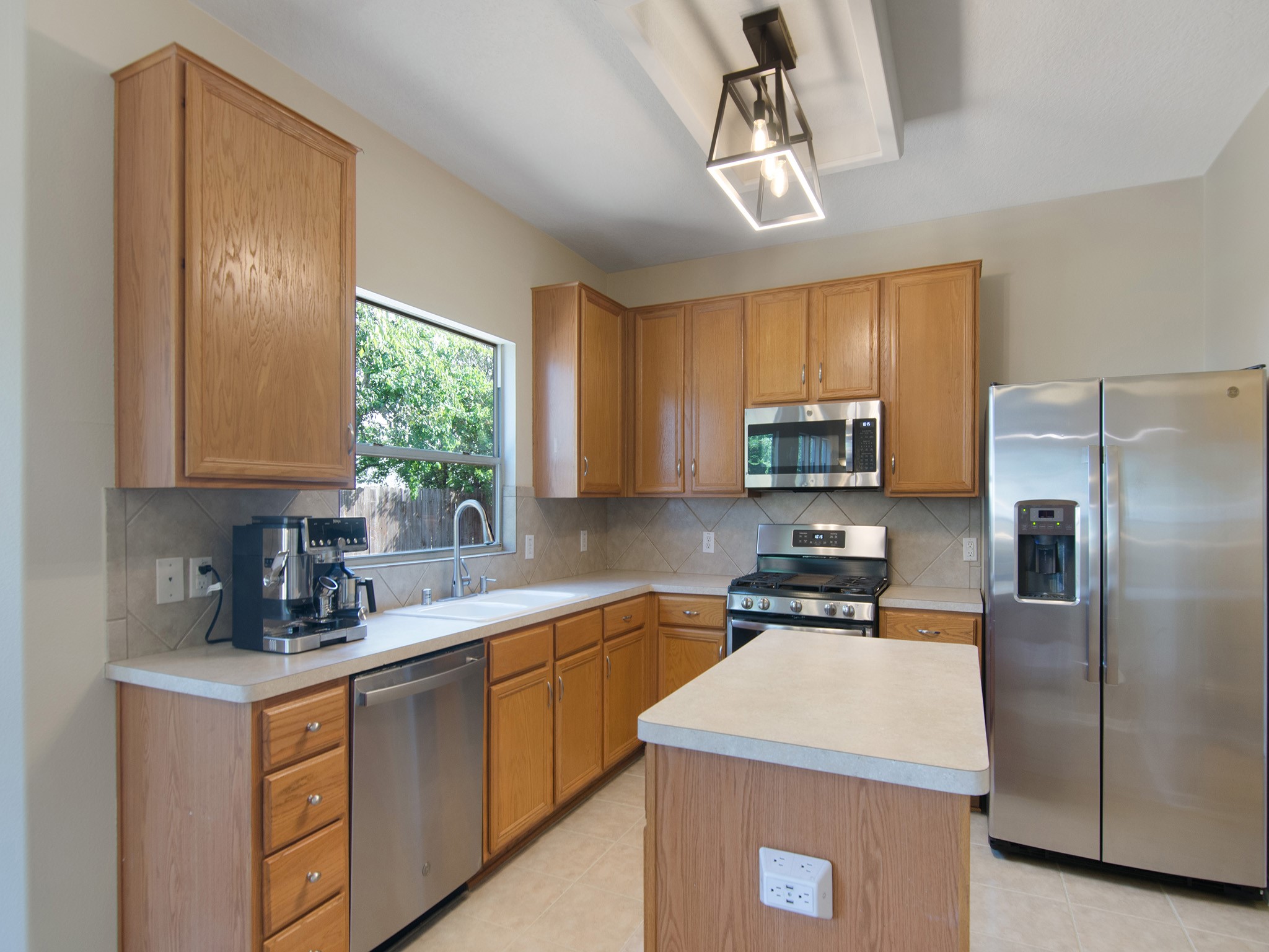 22527 Hamlet Park Court Property Photo 9