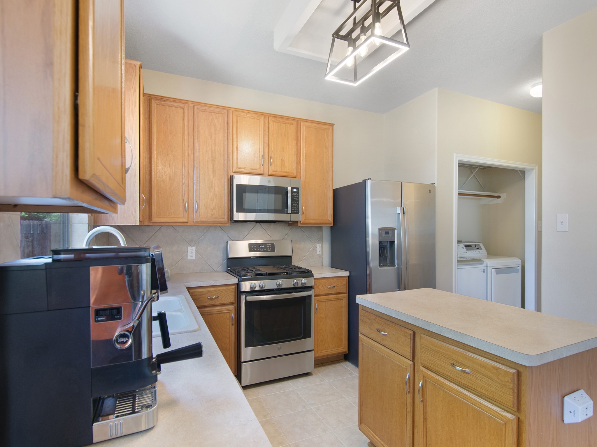 22527 Hamlet Park Court Property Photo 10