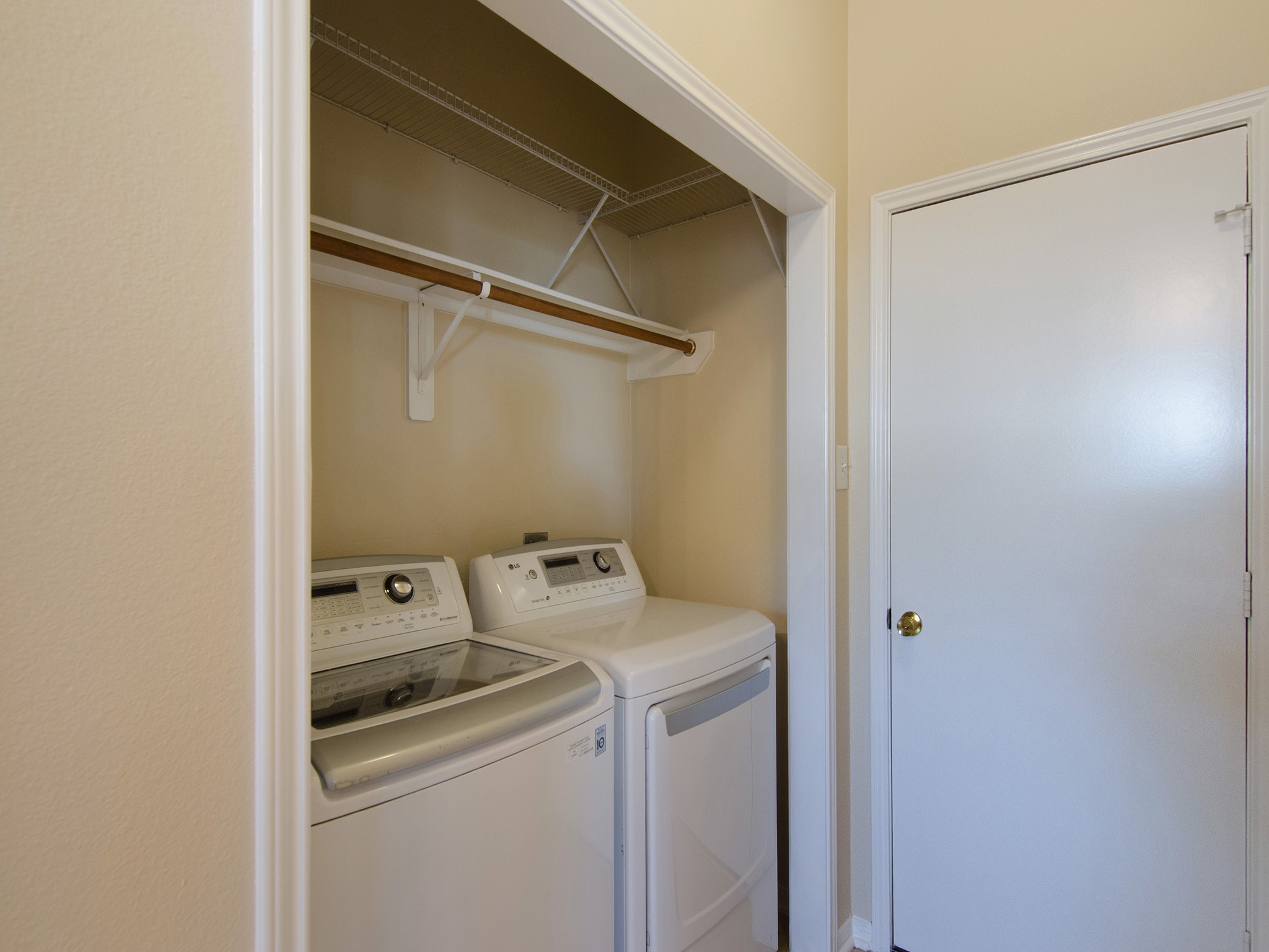 22527 Hamlet Park Court Property Photo 14