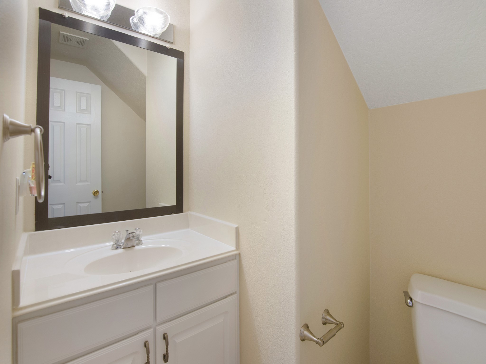22527 Hamlet Park Court Property Photo 15