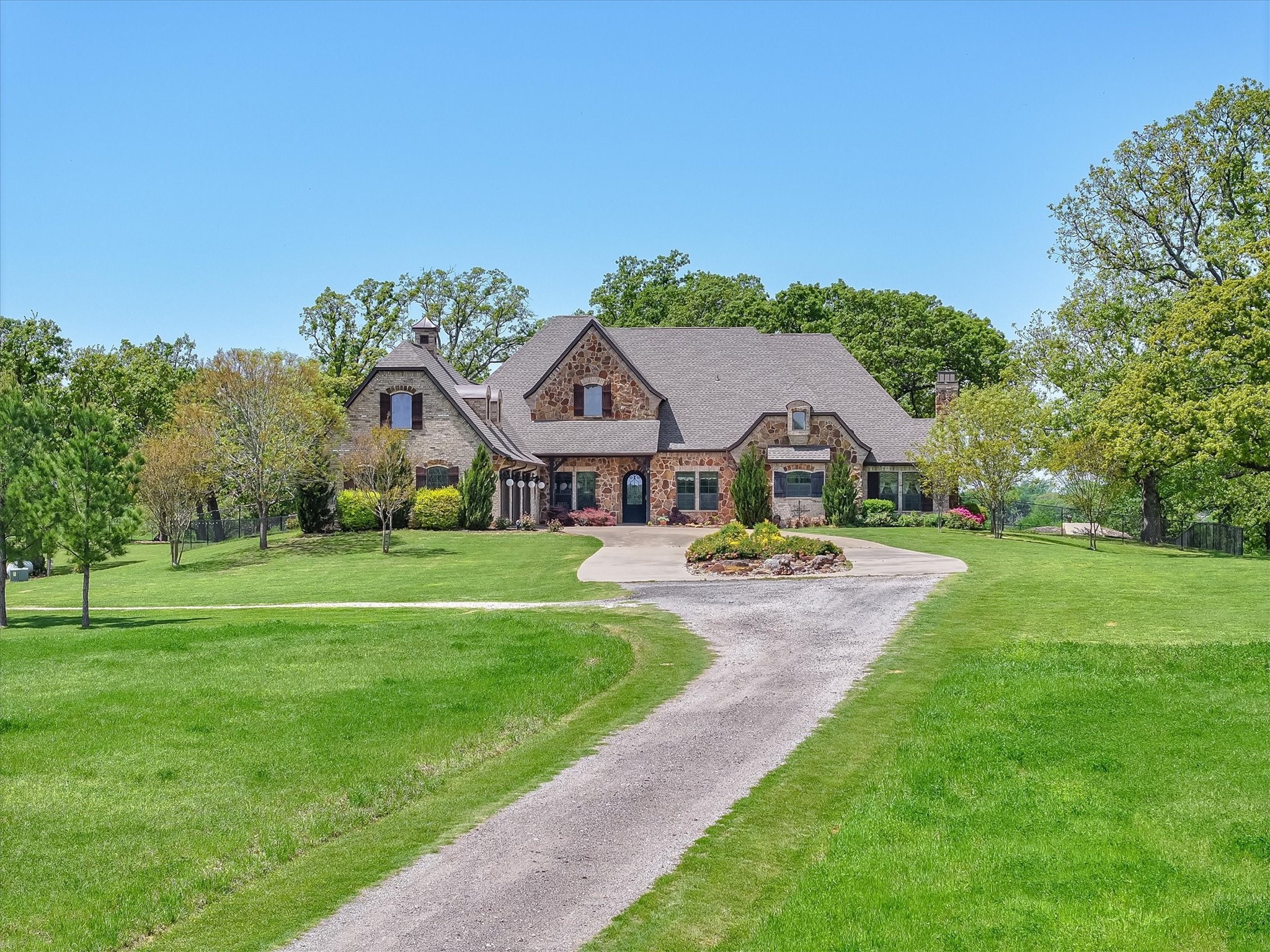 450 Private Road 5815