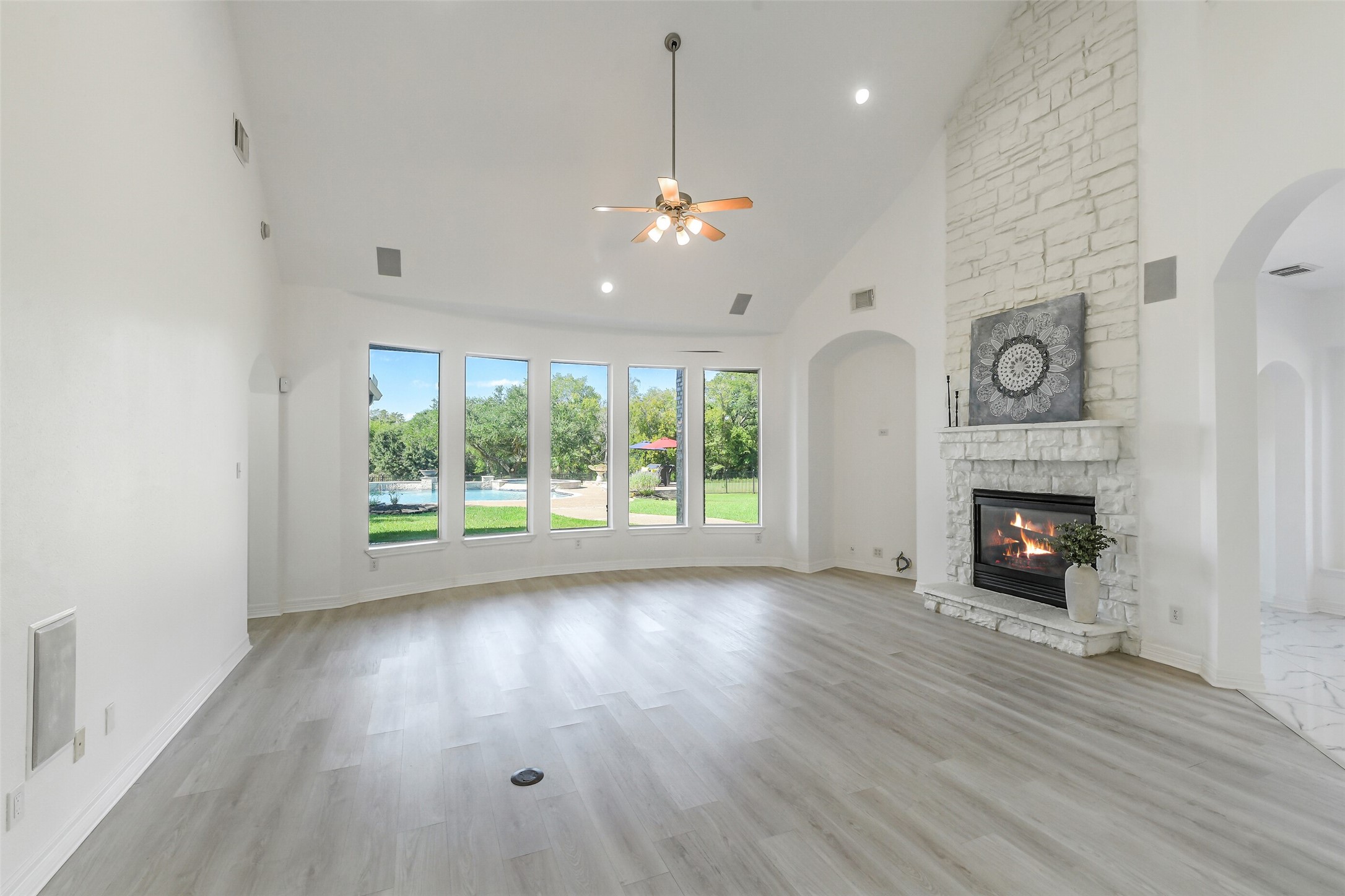 21018 W Farwood Terrace Property Photo 6