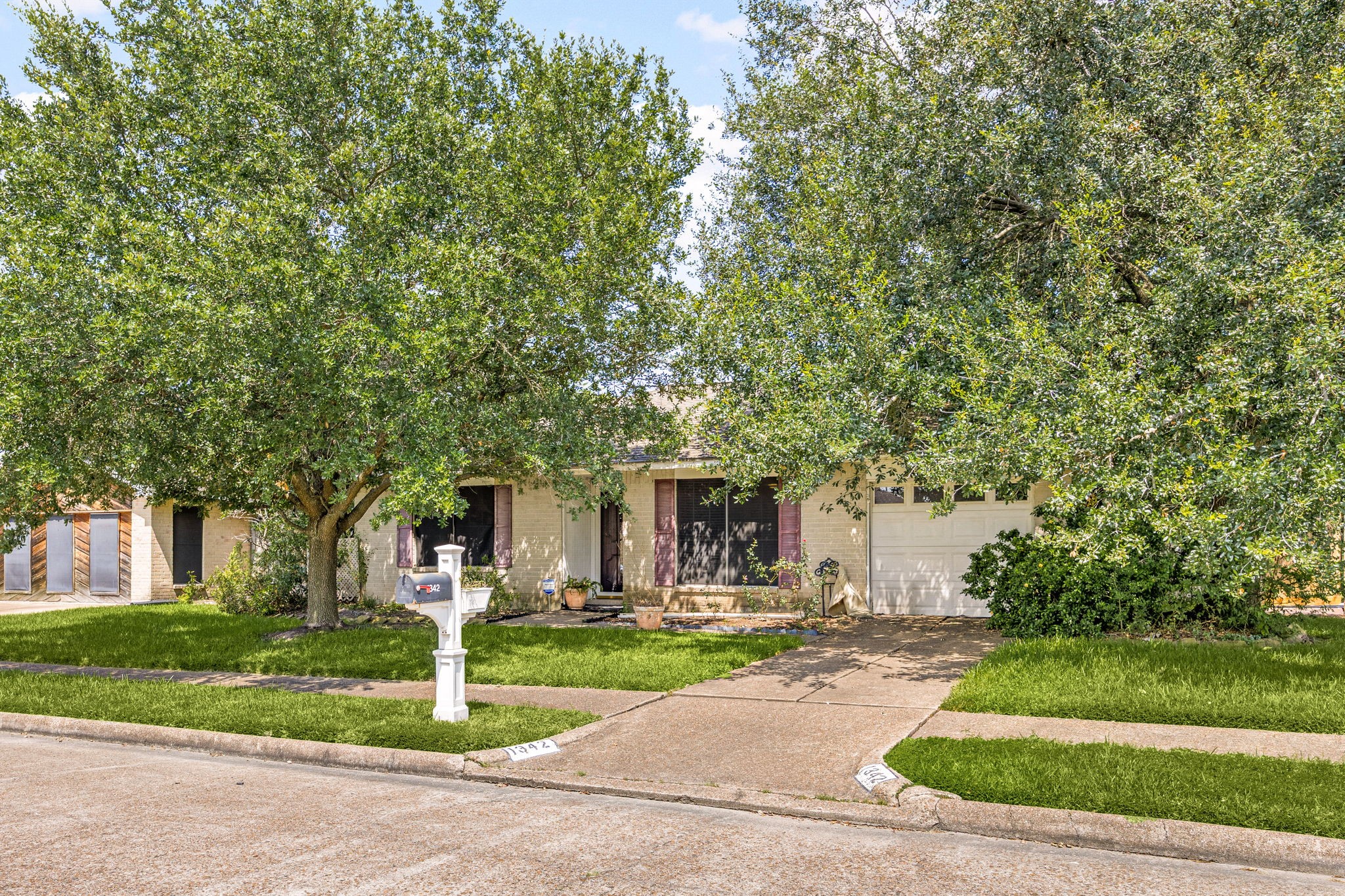 1342 Castle Glen Drive Property Photo 3