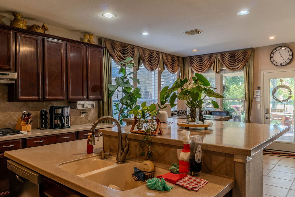 2010 Mountain Creek Street E Property Photo 14