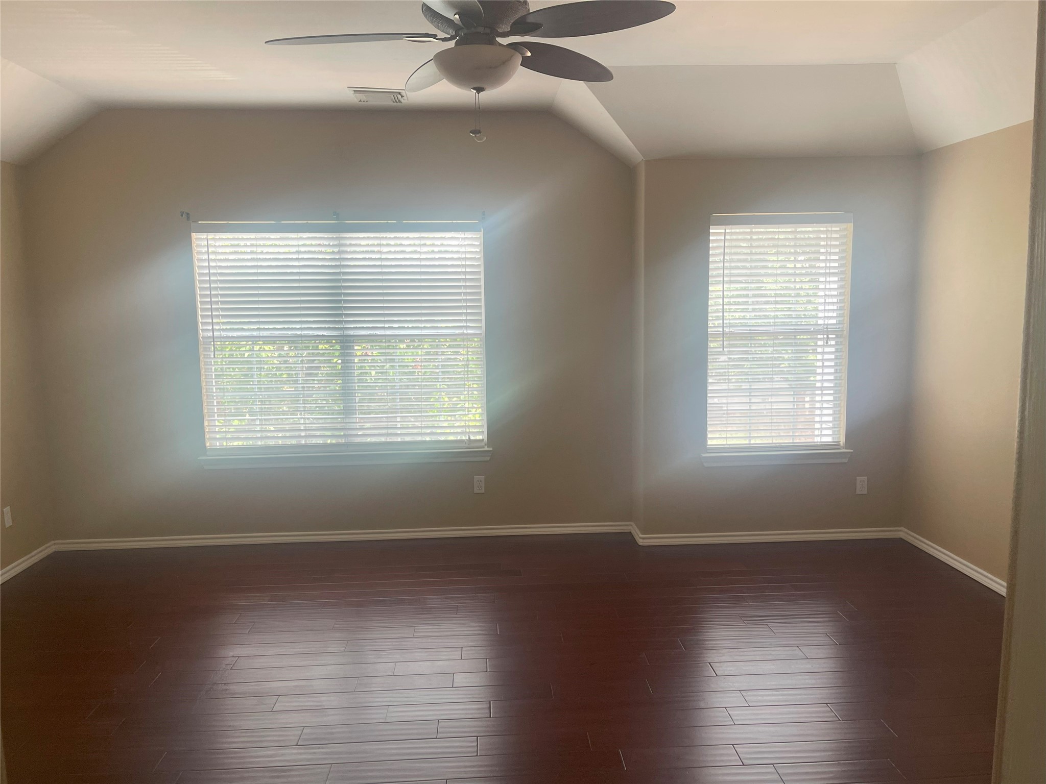 5815 Vinemont Lane Property Photo 3