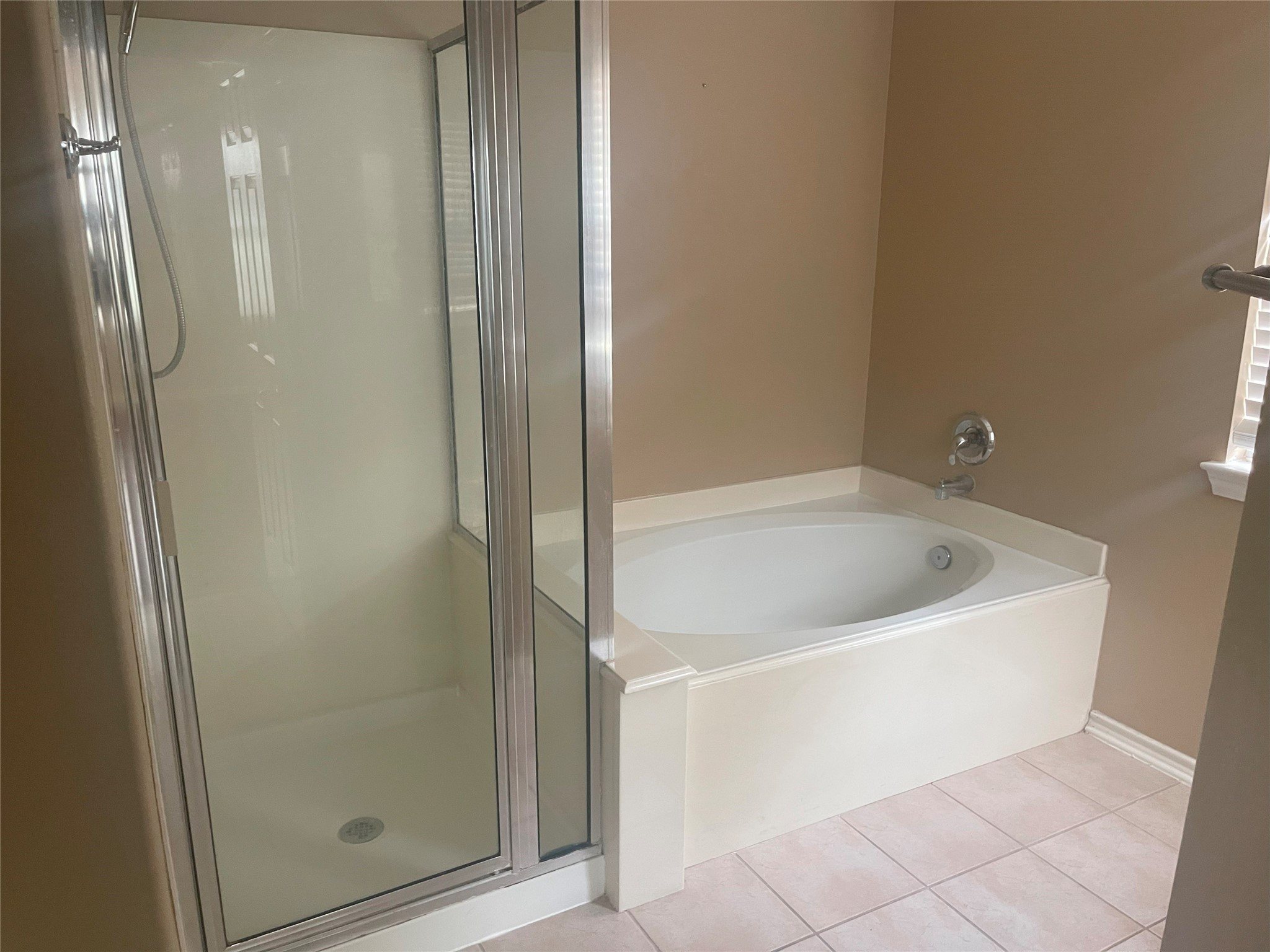 5815 Vinemont Lane Property Photo 4