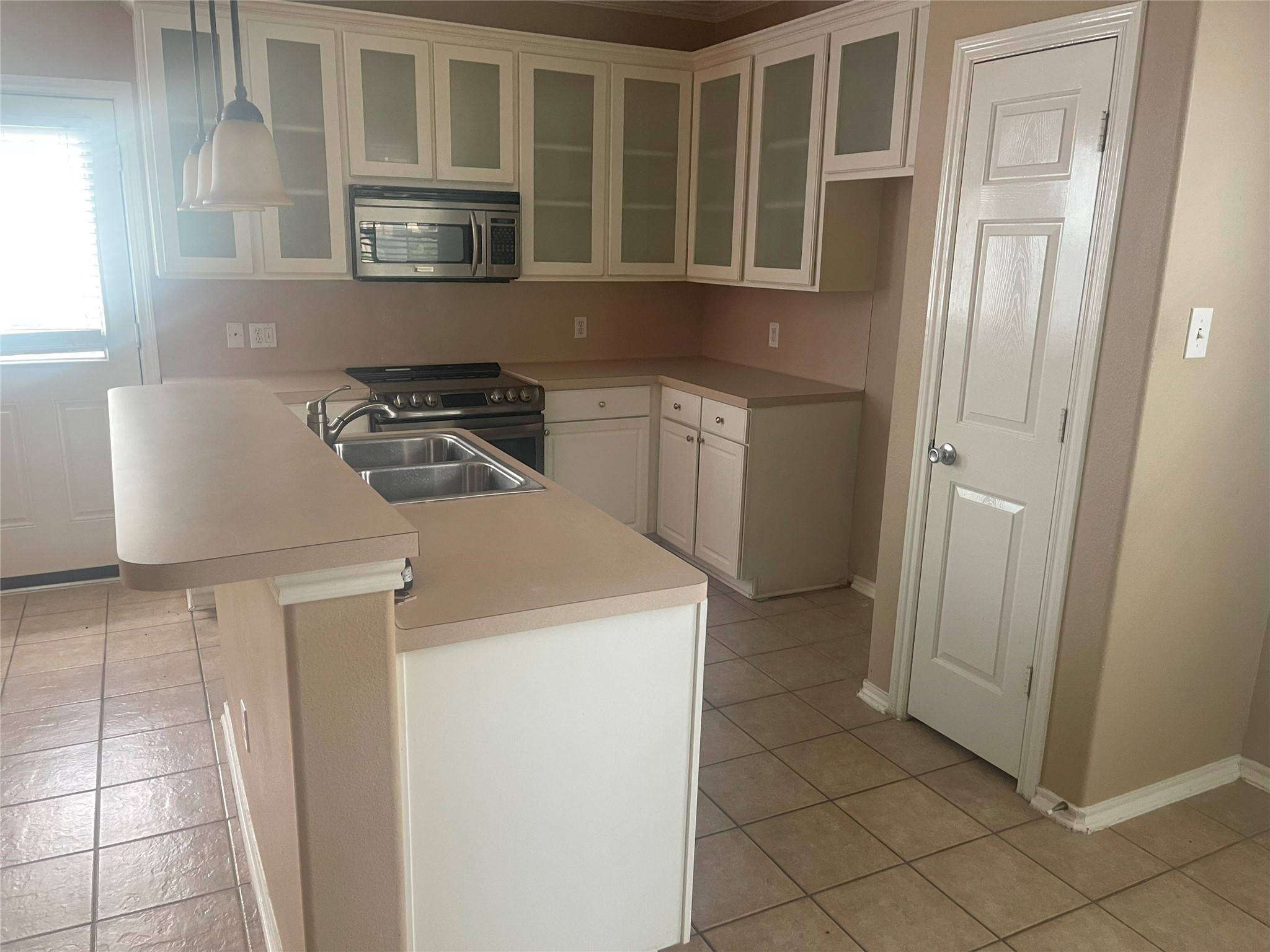5815 Vinemont Lane Property Photo 8