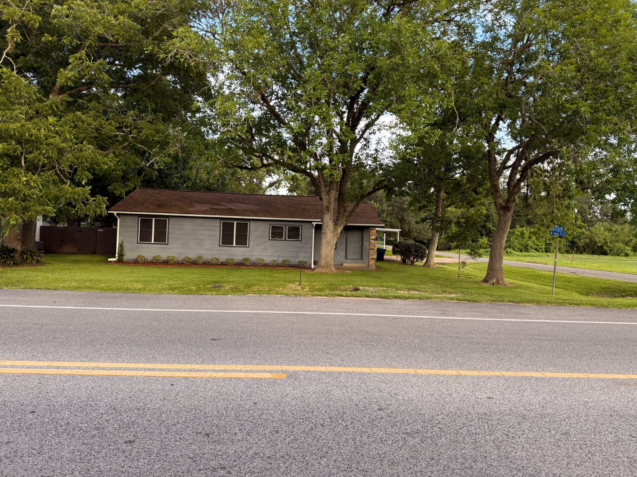 1102 E 2nd Street Property Photo 1