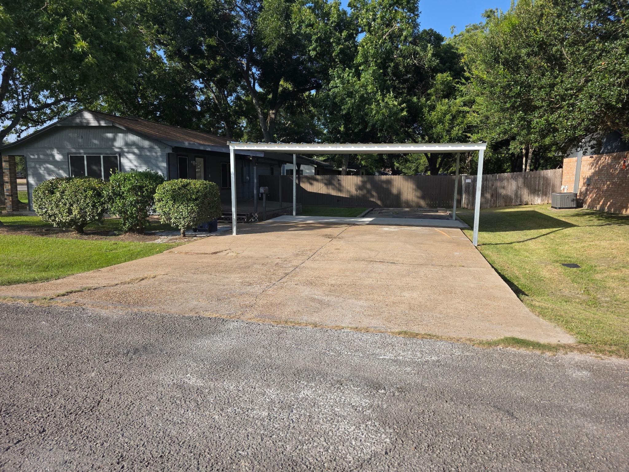 1102 E 2nd Street Property Photo 2
